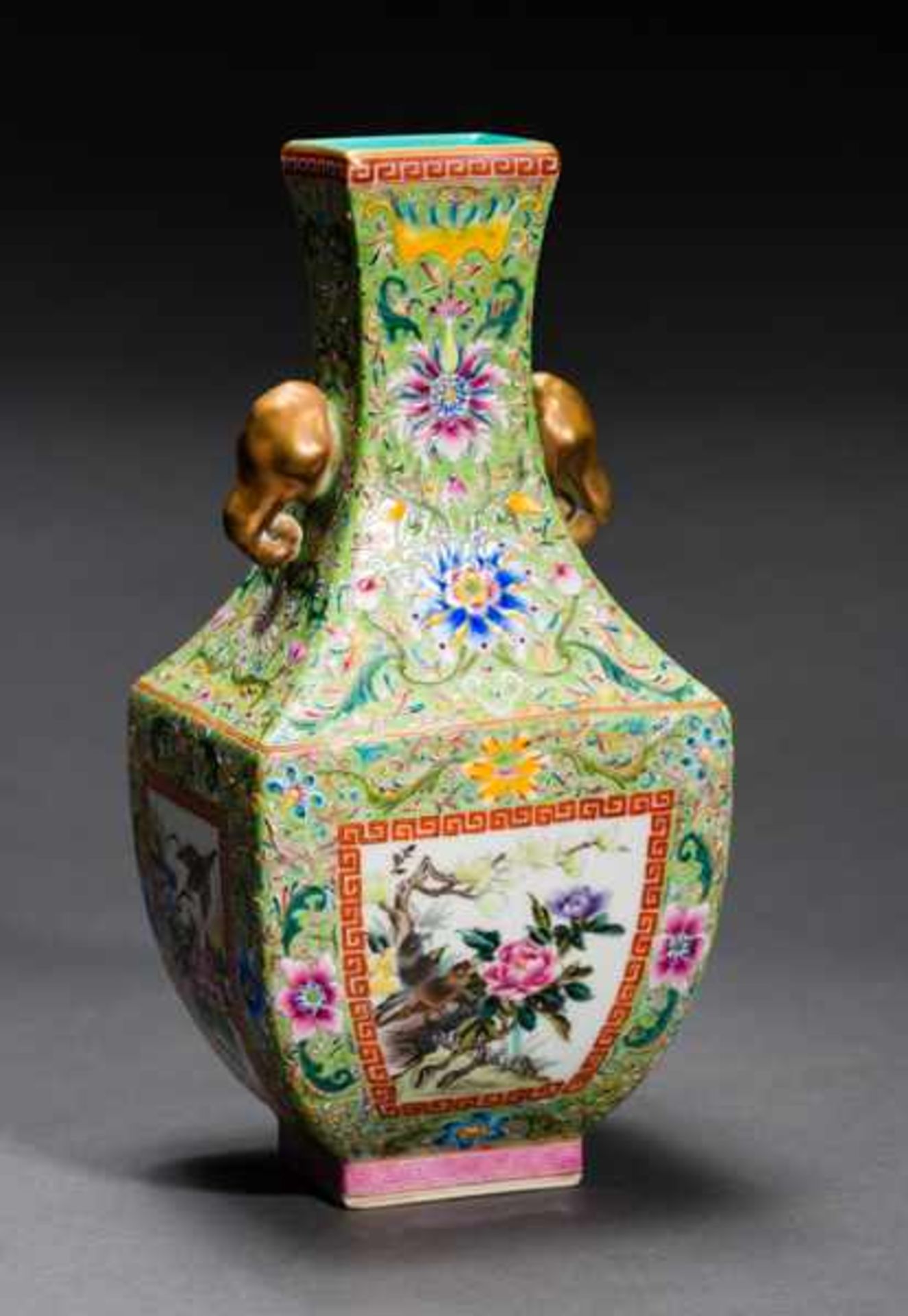 VASE WITH BLOSSOMS, BIRDS AND ELEPHANT HEADS Porcelain with enamel paint and gilding. China, This - Bild 3 aus 5