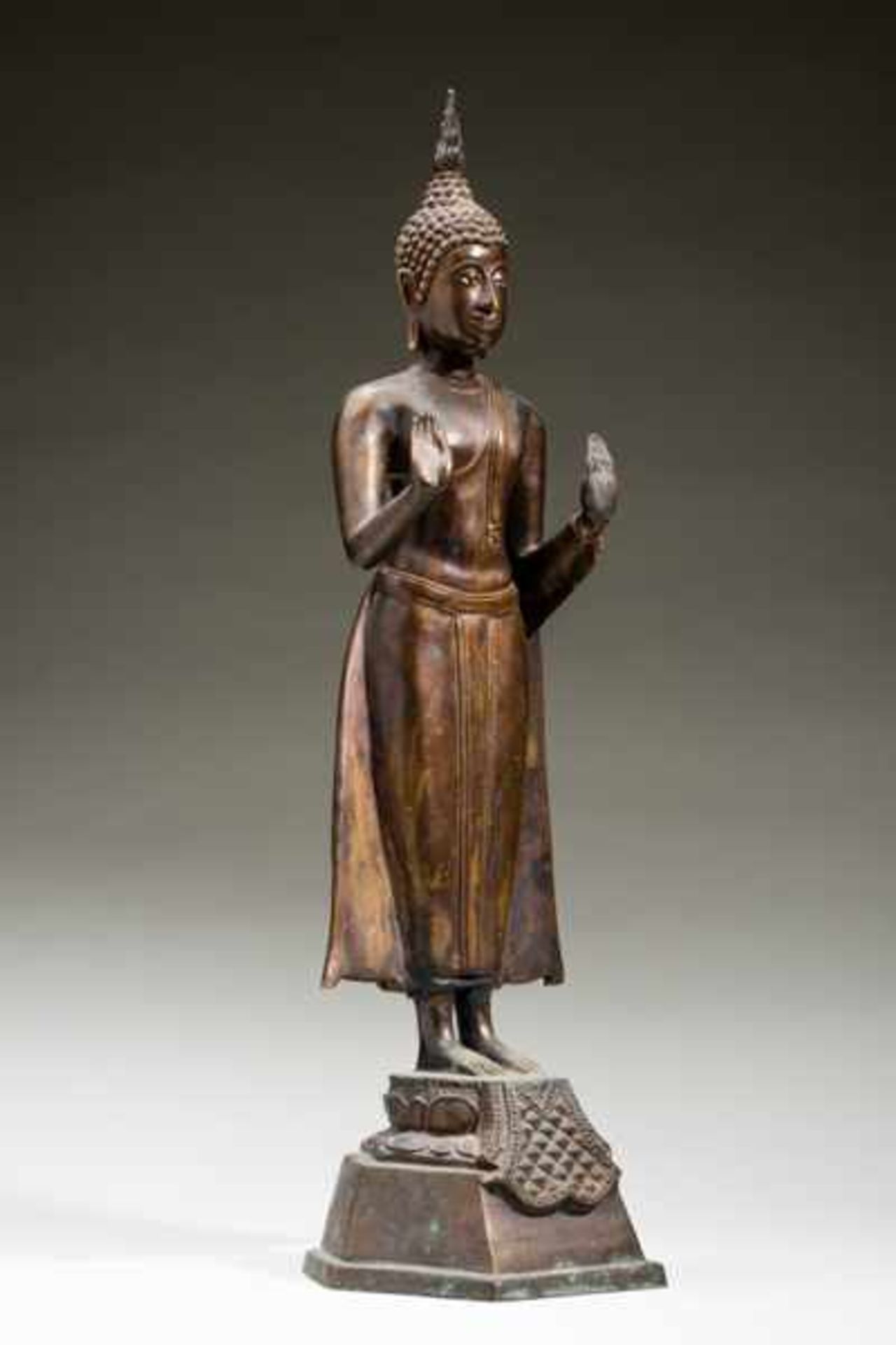 STANDING BUDDHA SHAKYAMUNI Bronze. Thailand bis Lanna, ca. 18th to 19th cent.This depiction in the - Image 3 of 6