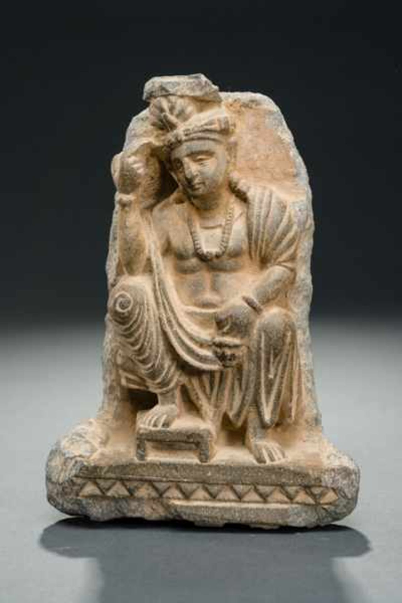 PART OF A FRIEZE DEPICTING SEATED BODHISATTVA Grey slate. Ghandara, ca. 2nd to 3rd cent. Figure of - Image 2 of 5