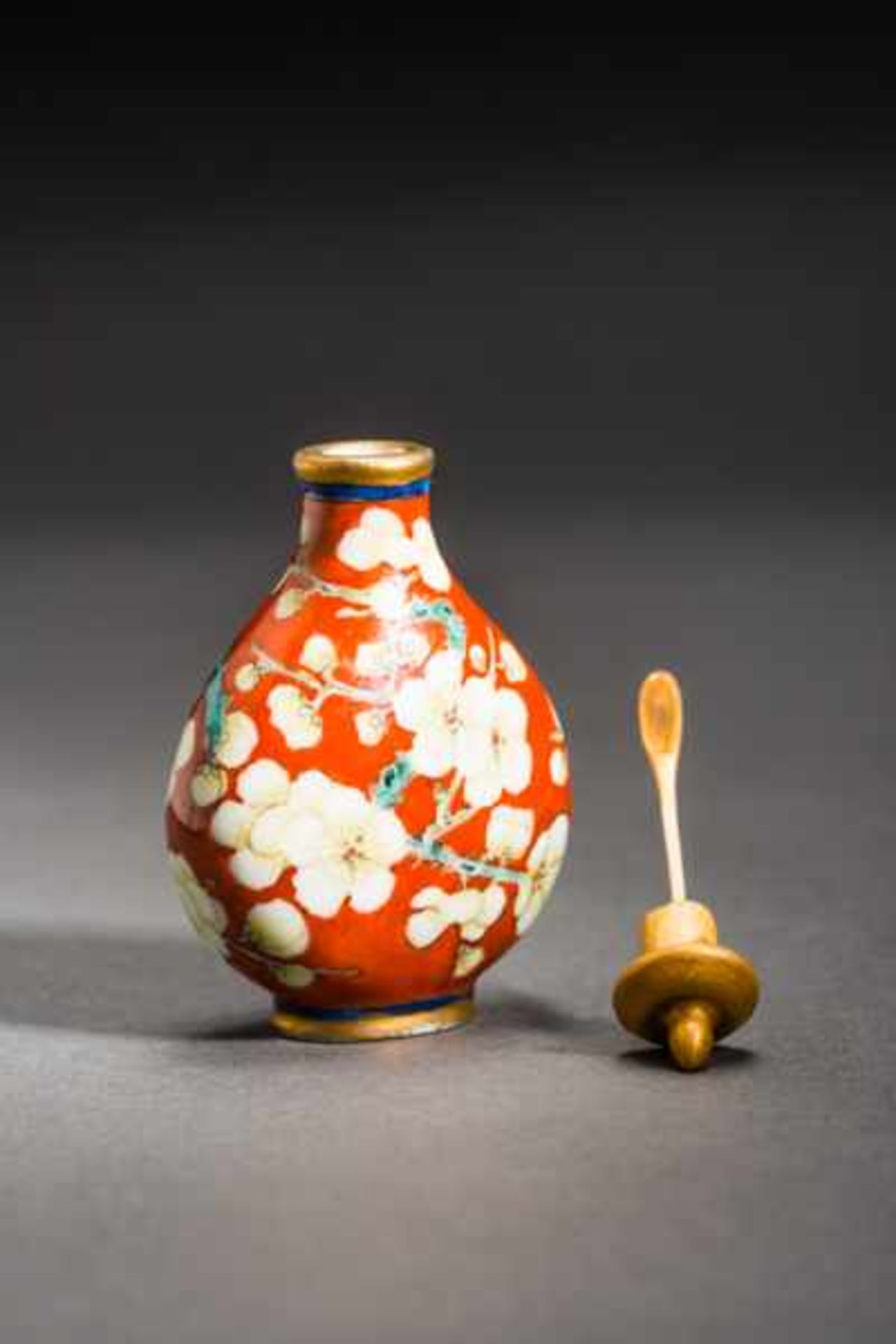 BLOSSOMING PLUM TREE Porcelain with enamel paint. Stopper: gilded porcelain, ivory spoon. China, - Image 6 of 6