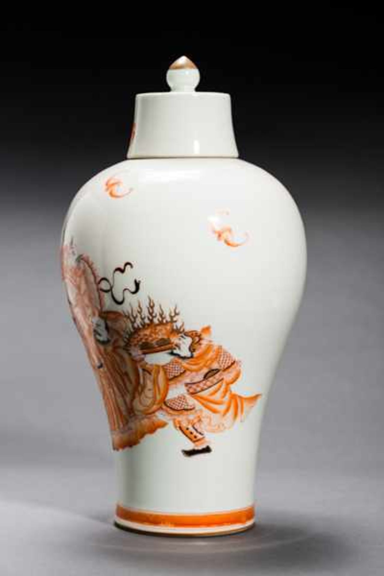 MEIPING VASE WITH COURTLY SCENE Porcelain with iron-red painting and gilding. China, Very well- - Bild 2 aus 6