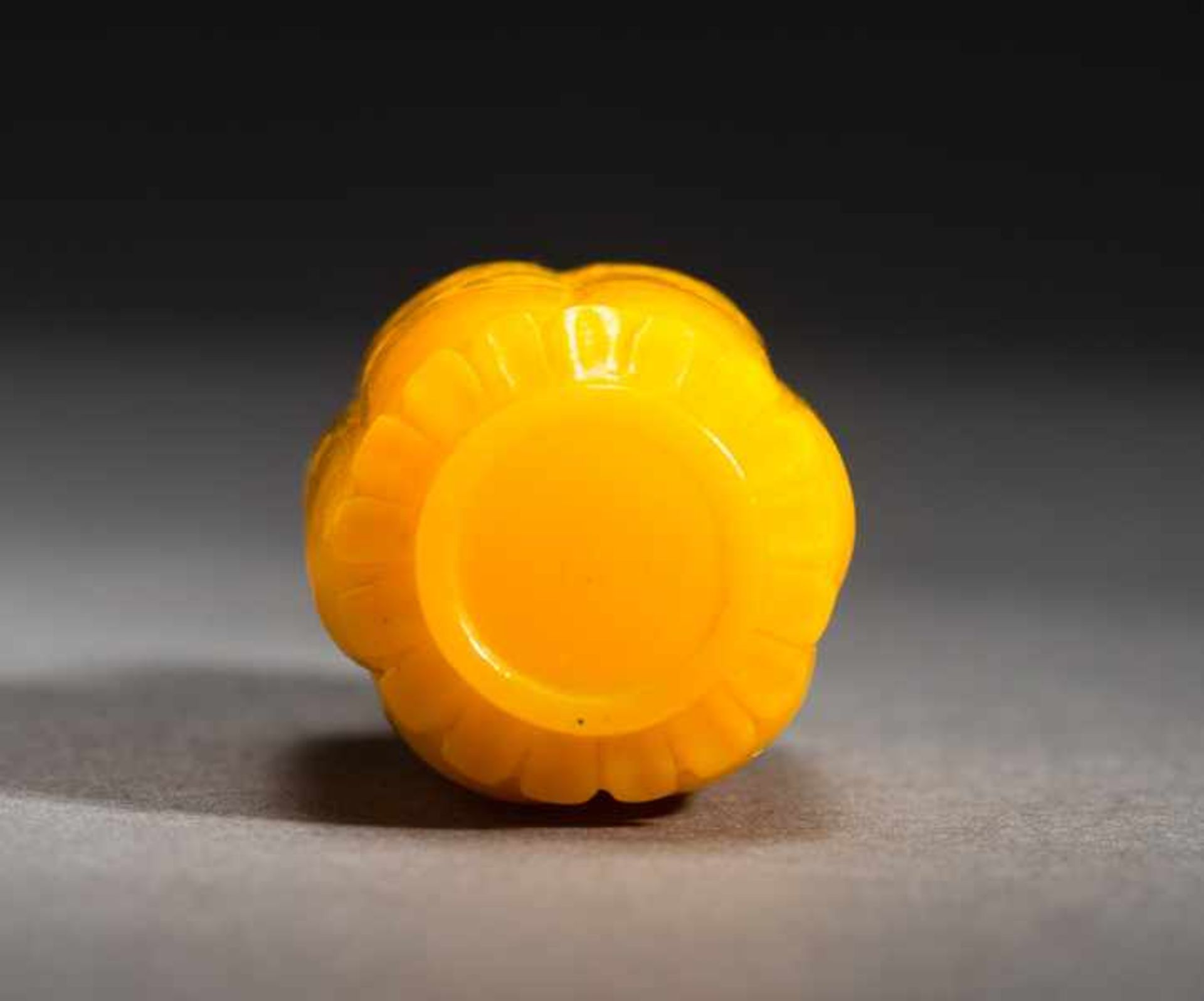 BLOSSOMS AND LONGEVITY RUYI Imperial yellow, Peking glass. Stopper: orange yellow glass; spoon - Image 5 of 6