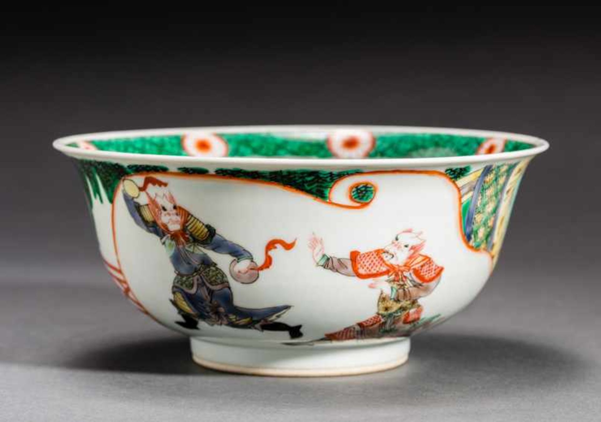 DEEP BOWL WITH FIGURAL SCENE Porcelain with enamel paint. China, On the outside of the curved - Image 3 of 7