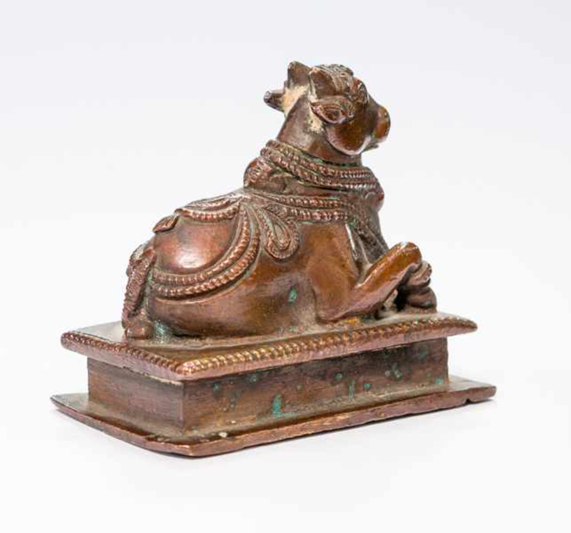 RECLINING NANDI Bronze. Southern India, 17th cent. Nandi (name means “the happy one”) the white - Image 2 of 5