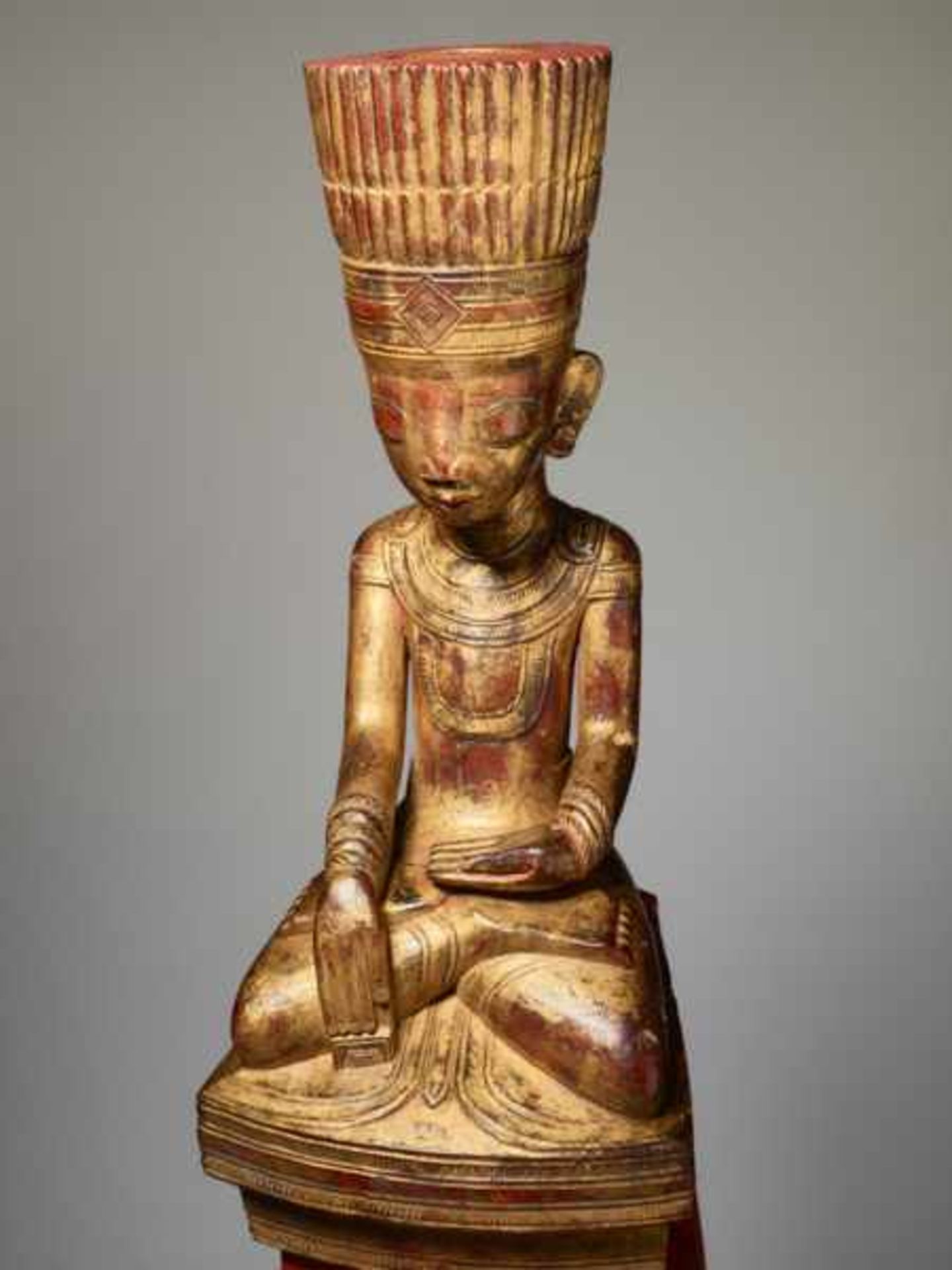 CROWNED BUDDHA Noble wood, lacquer and gilding. Burma, Shan, Konbaung 19th cent.Buddha Shakyamuni - Image 6 of 8