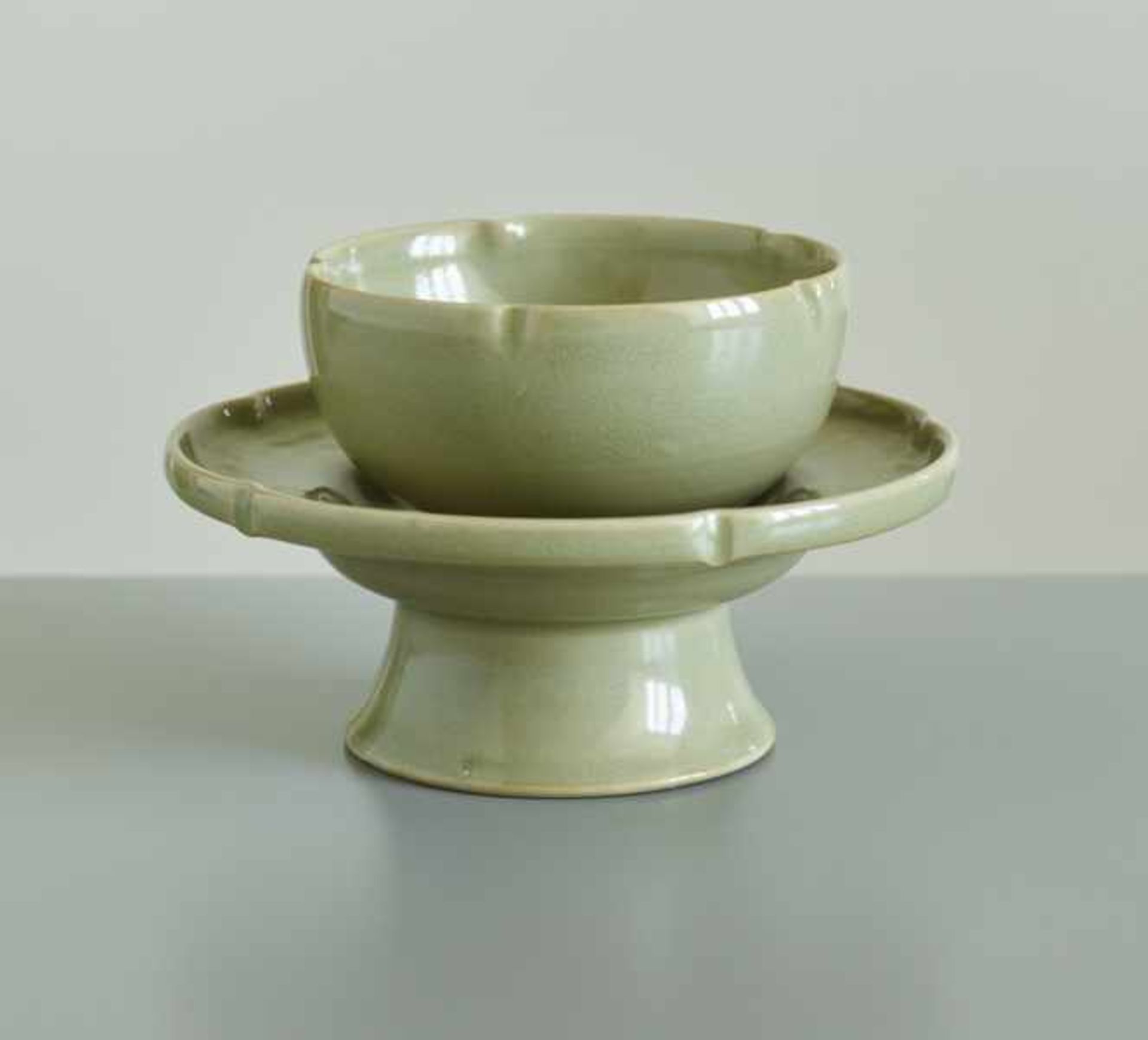 CUP WITH SAUCER Porcelain. China, The saucer has a high, dynamically flared foot and plate-formed - Image 5 of 6