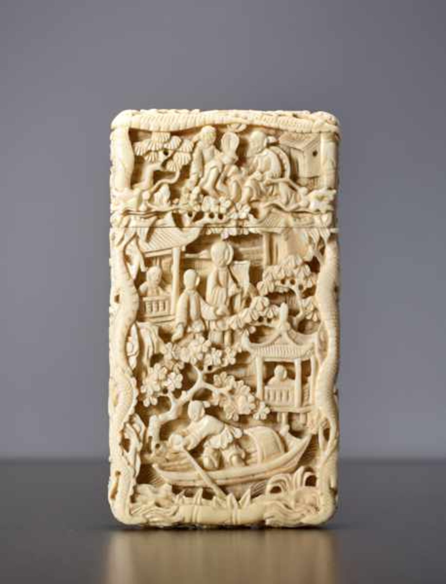 BUSINESS CARD CASE Ivory. China, late Qing dynasty (1644-1911)Rectangular form, the intricately