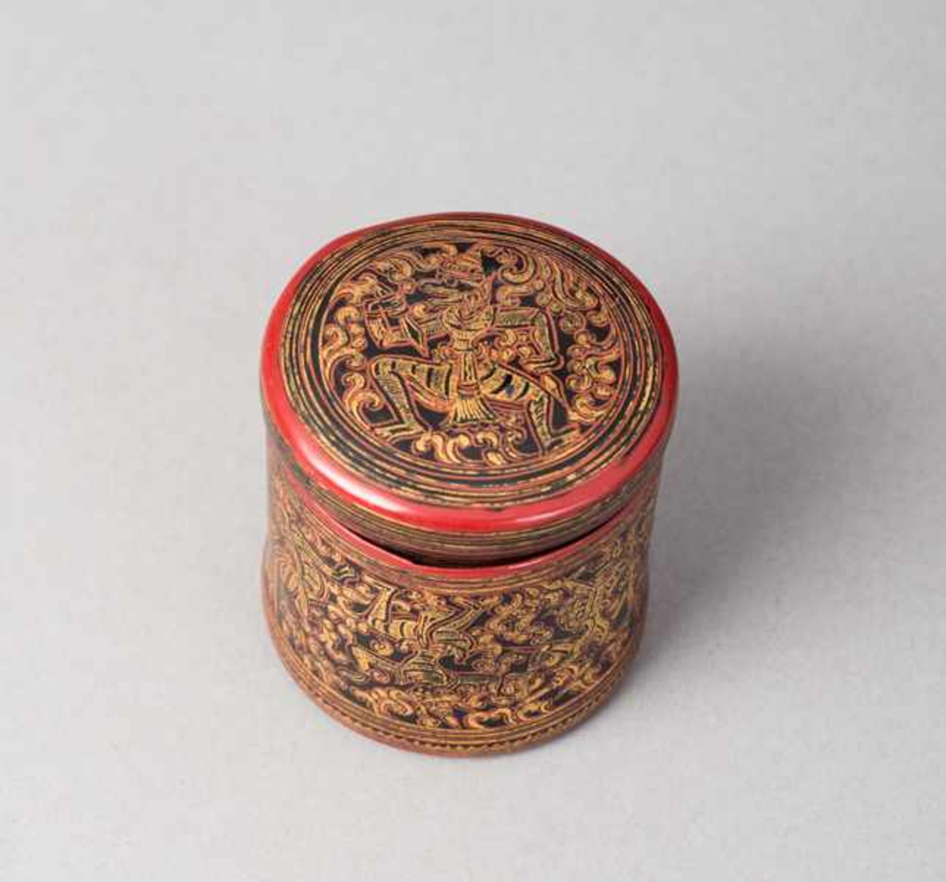 THREE ROUND BOXES WITH LIDS Bamboo, wood, lacquer and gilding. Burma, Three very nice, small boxes - Image 4 of 9