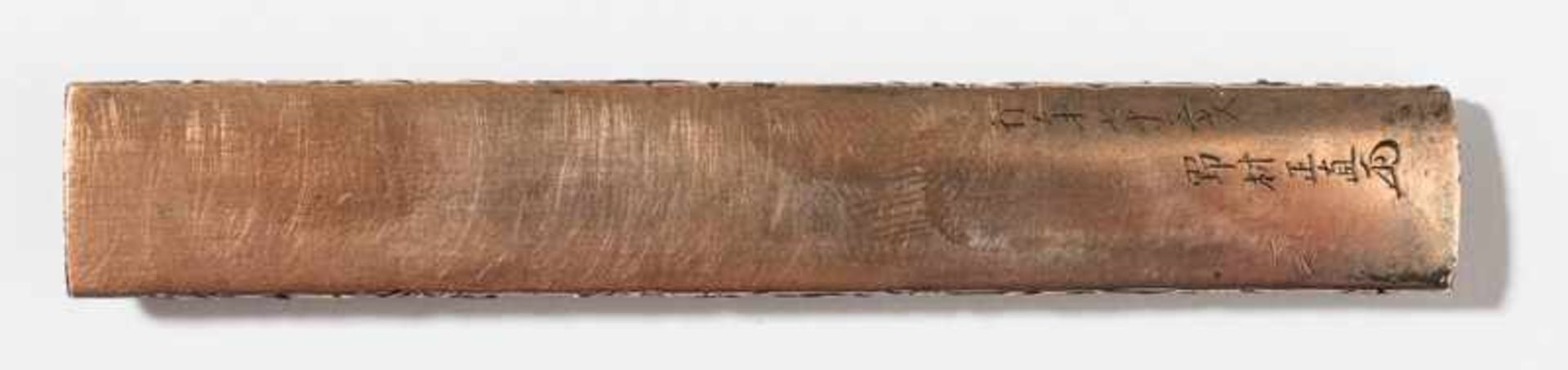 MASANAO: KOZUKA WITH FLORAL COMPOSITION Shakudo. Japan, first half of 19th cent.Very fine - Image 2 of 2