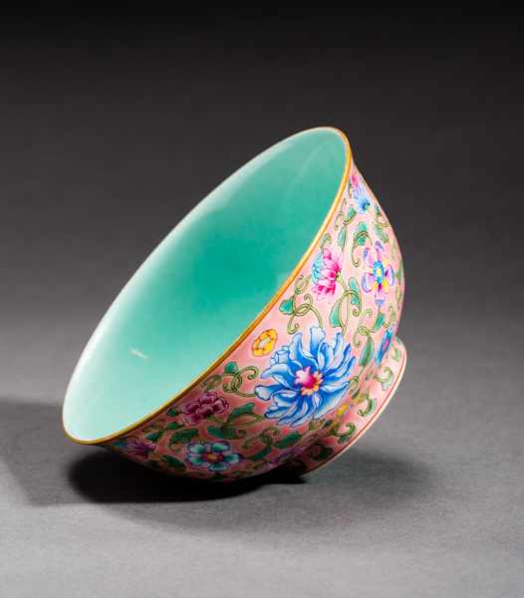 BOWL WITH LOTUS-BLOSSOM DECORATION Porcelain with enamel paint. China, Fine, curved walls, gilded - Bild 3 aus 5