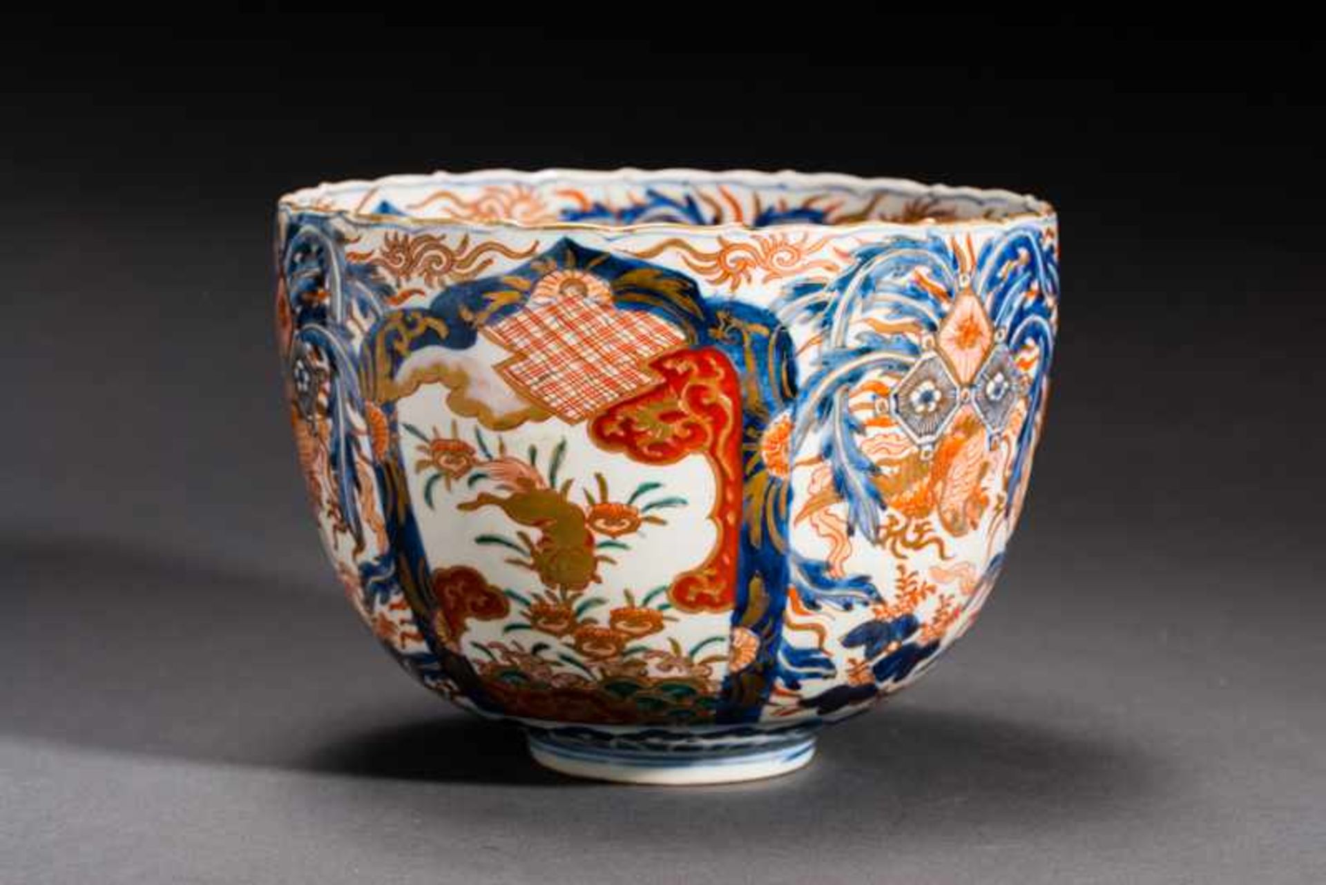 VERY DECORATIVE BOWL Imari porcelain with blue underglaze, enamel paint and gold. Japan, MeijiThis