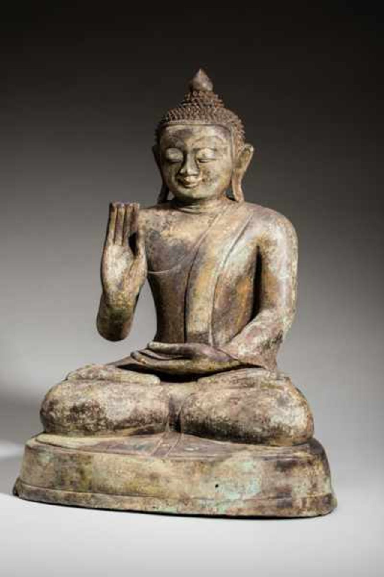 SEATED BUDDHA SHAKYAMUNI Bronze. Burma, in the style of 18th cent.Buddha in lotus position, - Image 3 of 6