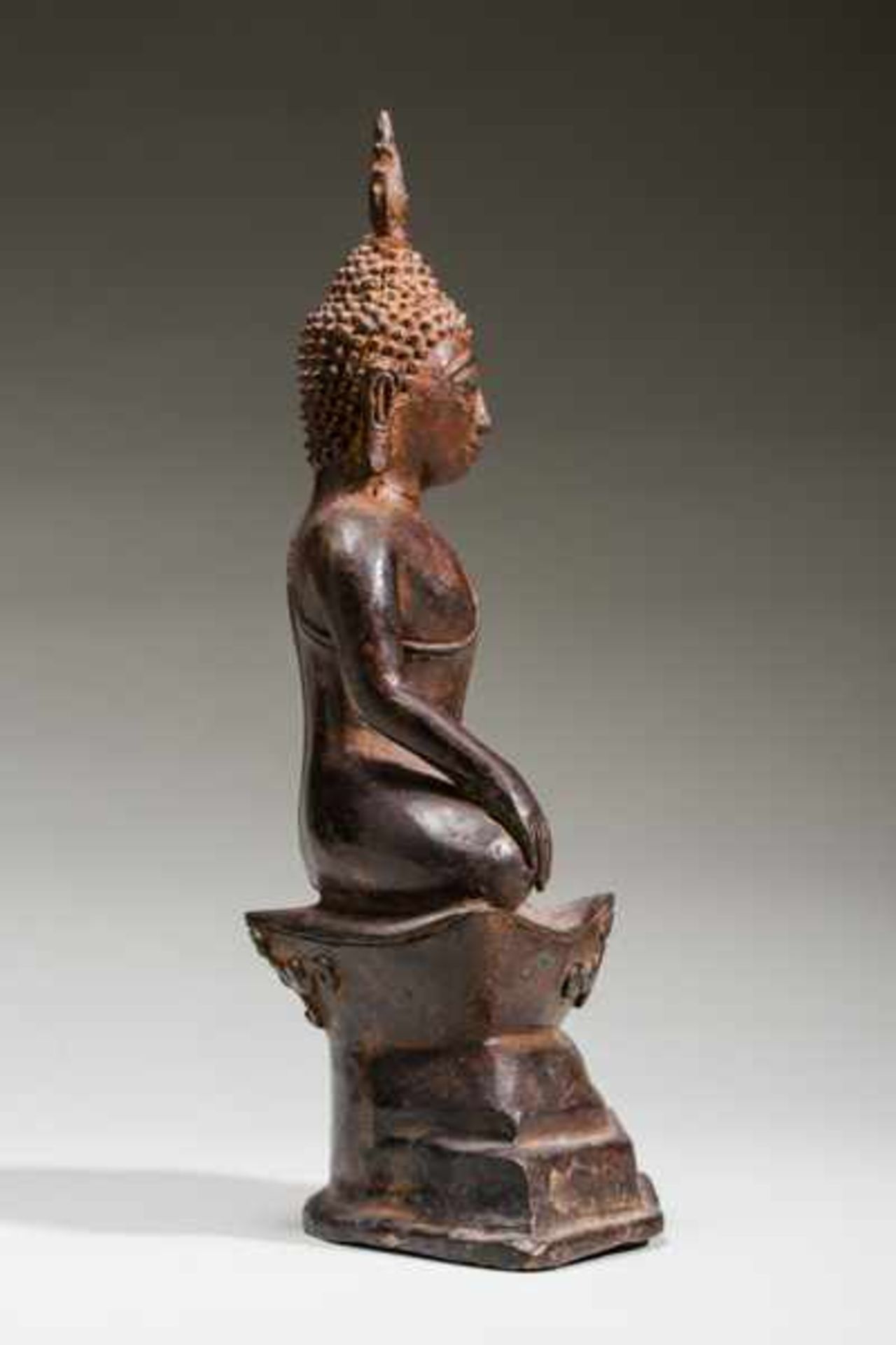 SEATED BUDDHA SHAKYAMUNI Bronze. Laotisch, ca. 18th to 19th cent.Buddha, Shakyamuni, seated in - Image 4 of 6