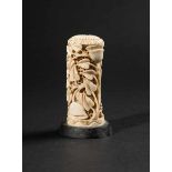 HANDLE WITH OPEN-WORK DECORATION Ivory. China, 19th cent.This piece, mounted on a base, is in the