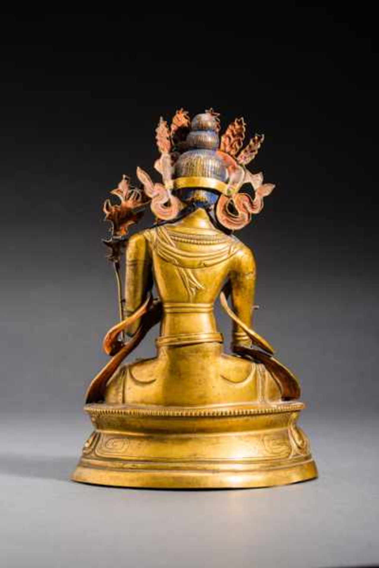 WHITE TARA Fire-gilded bronze. Sino-Tibetan, 19th cent.Very nicely formed figure with well-wrought - Image 5 of 6