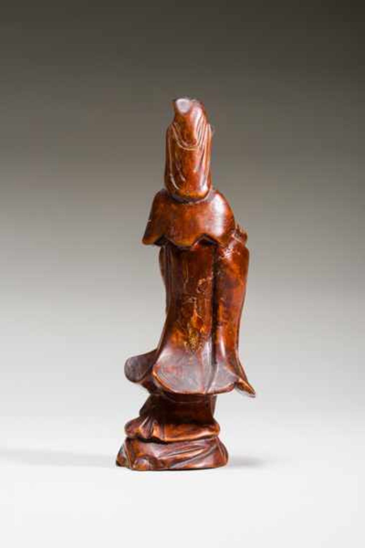 GUANYING WITH SCEPTER Wood. China, Qing dynasty (1644-1911)Small figure of the popular goddess - Image 4 of 6