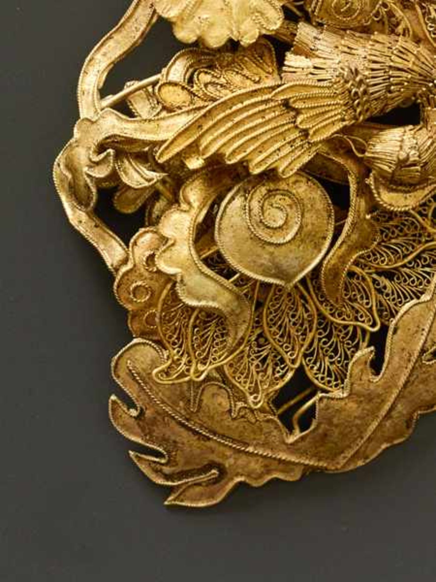 JEWELRY Gold. China, 18th to 19th cent. or earlierRare, finely executed work in intricate, varied - Image 3 of 4