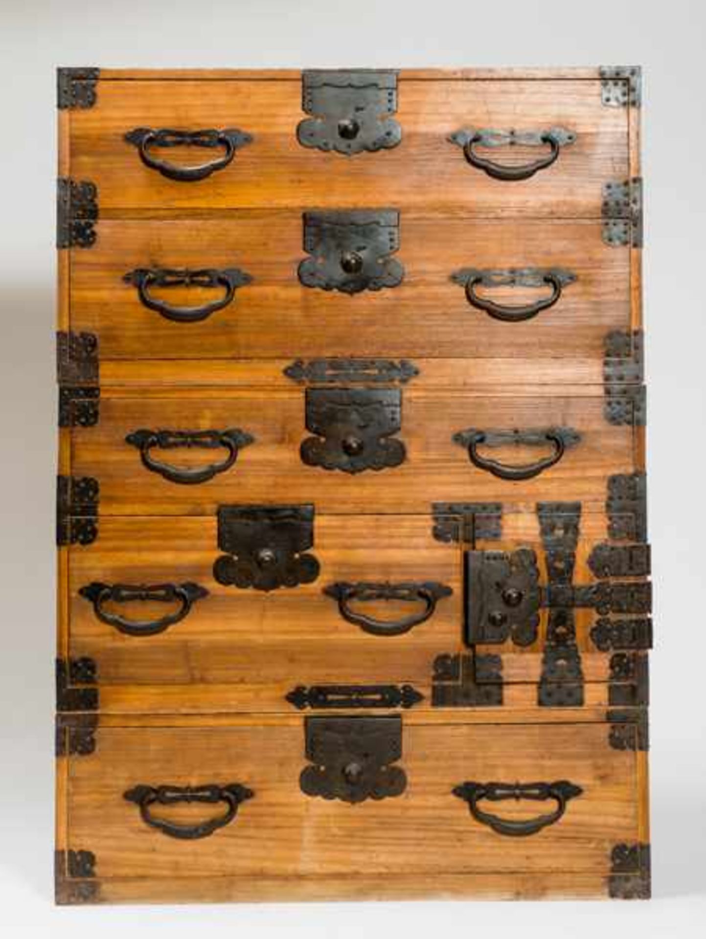 TANSU . Japan, first half of 20 cent.185, 186, 187 THREE TANSU: DRAWERED STORAGE CABINETS The - Image 2 of 5