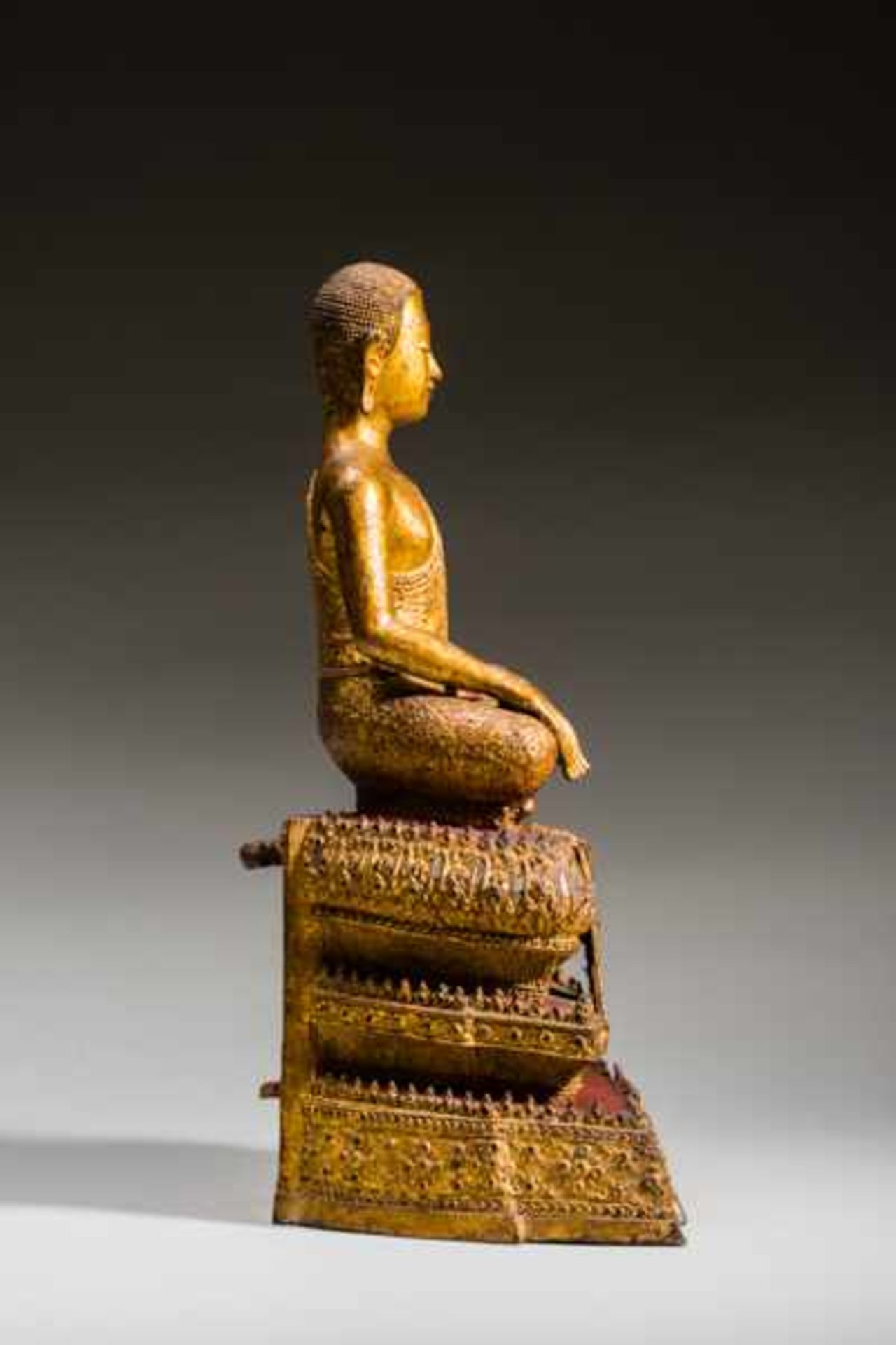 ARHAT SEATED IN THE STYLE OF BUDDHA Gilded bronze. Siam, Ratanakosin, about 1800Opulently wrought - Image 4 of 6