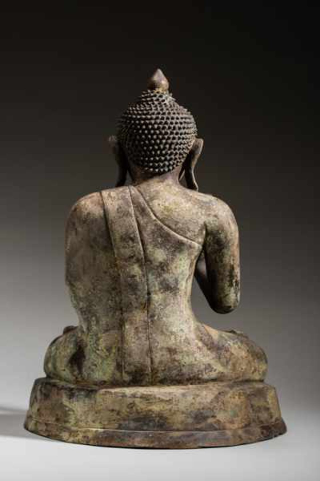 SEATED BUDDHA SHAKYAMUNI Bronze. Burma, in the style of 18th cent.Buddha in lotus position, - Image 5 of 6