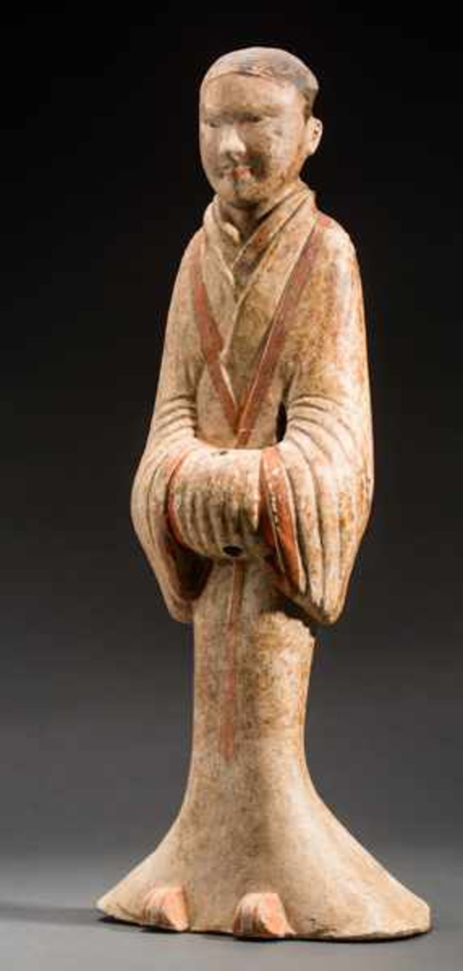 LARGE FIGURE OF A COURT SERVANT Terracotta, cold painting. China, Han-dynasty (206 BC - 220 nach), - Image 3 of 6