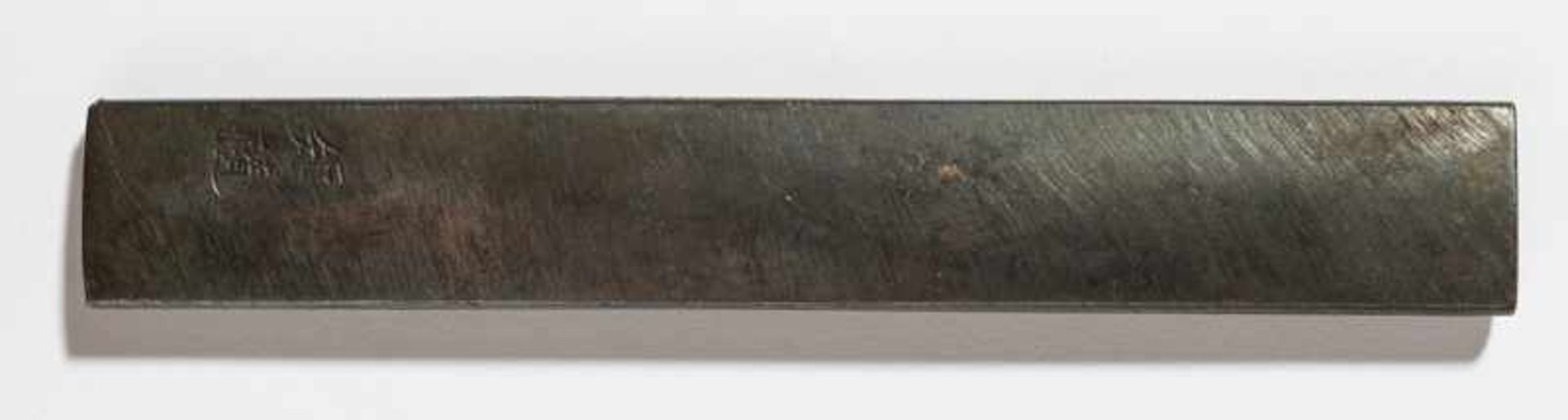 HAMANO NORIYjuki: INLAID KOZUKA WITH TAOIST MAGICIAN AND TIGER Shakudo and gold. Japan, first half - Image 2 of 2