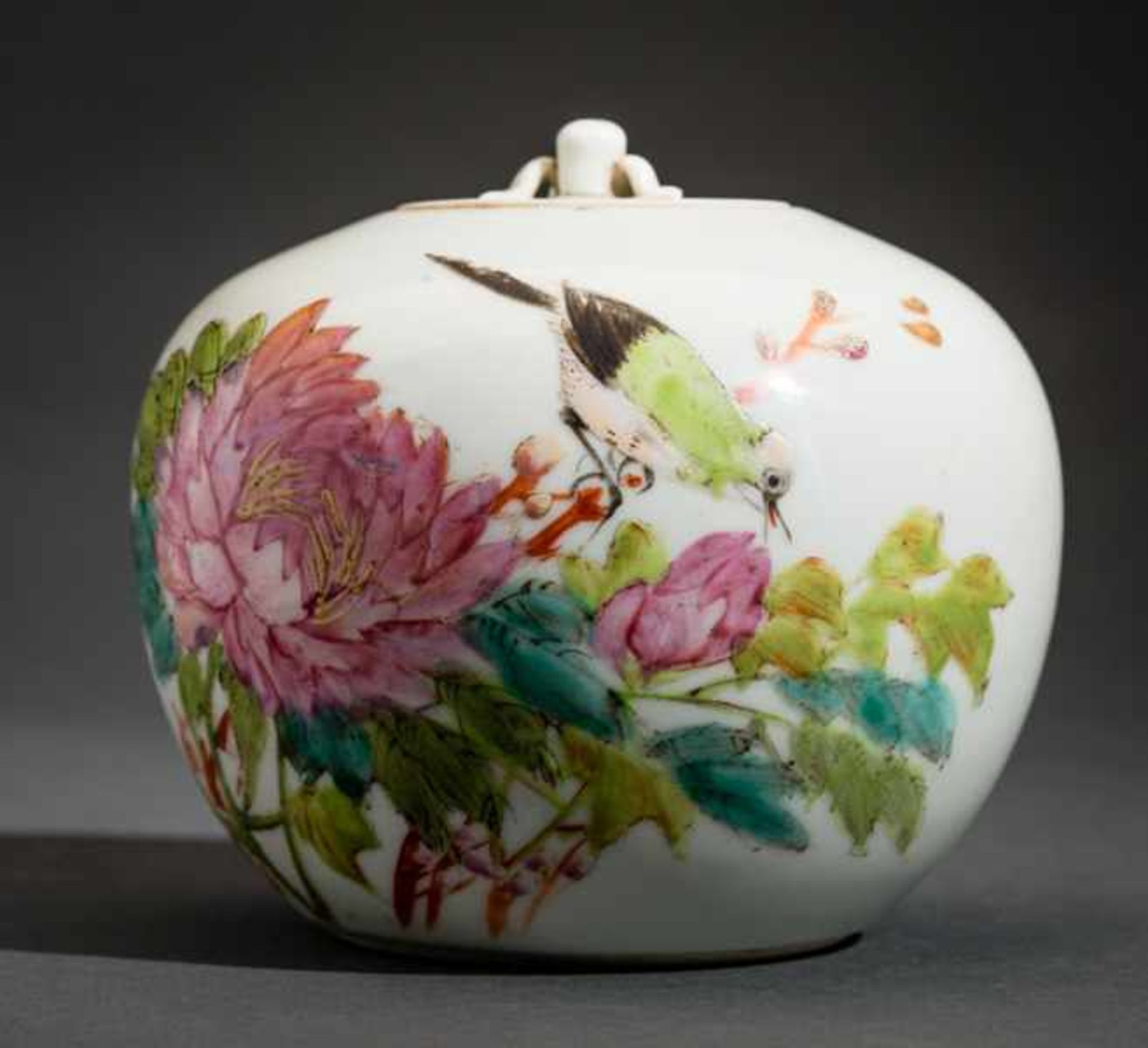 POT WITH LID FEATURING BIRD AND BLOSSOM Porcelain with enamel paint. China, late Qing dynasty (