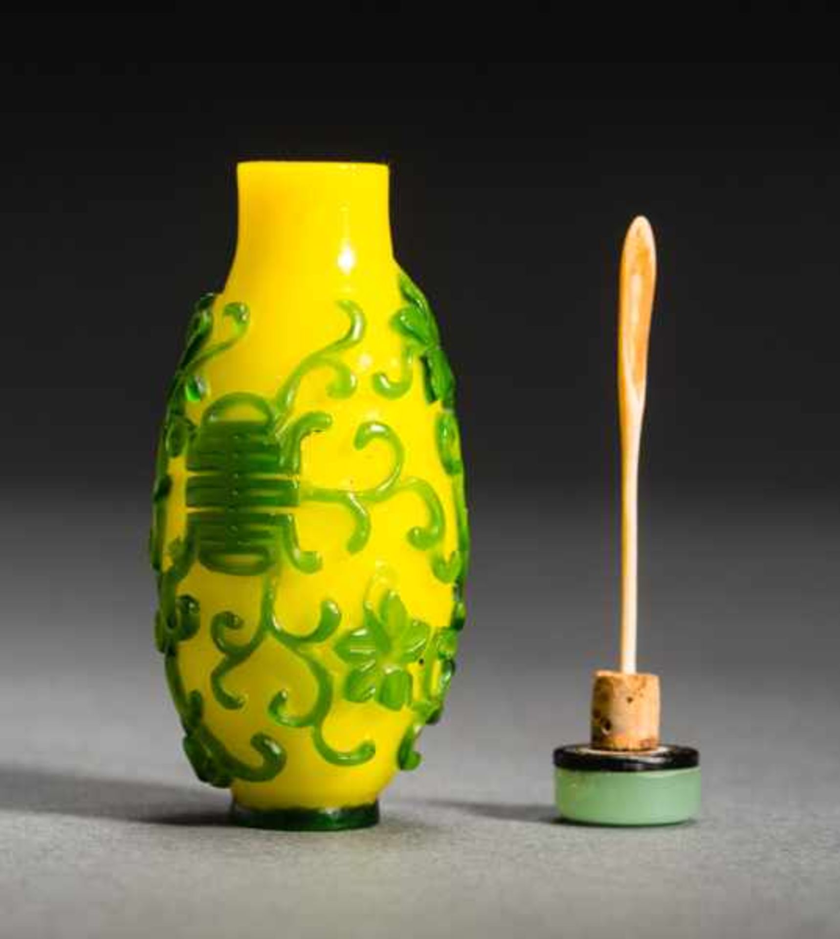 BLOSSOMS AND LONG LIFE Colored cameo glass. Stopper: glass; ivory spoon. China, Bottle-shaped, - Image 6 of 6