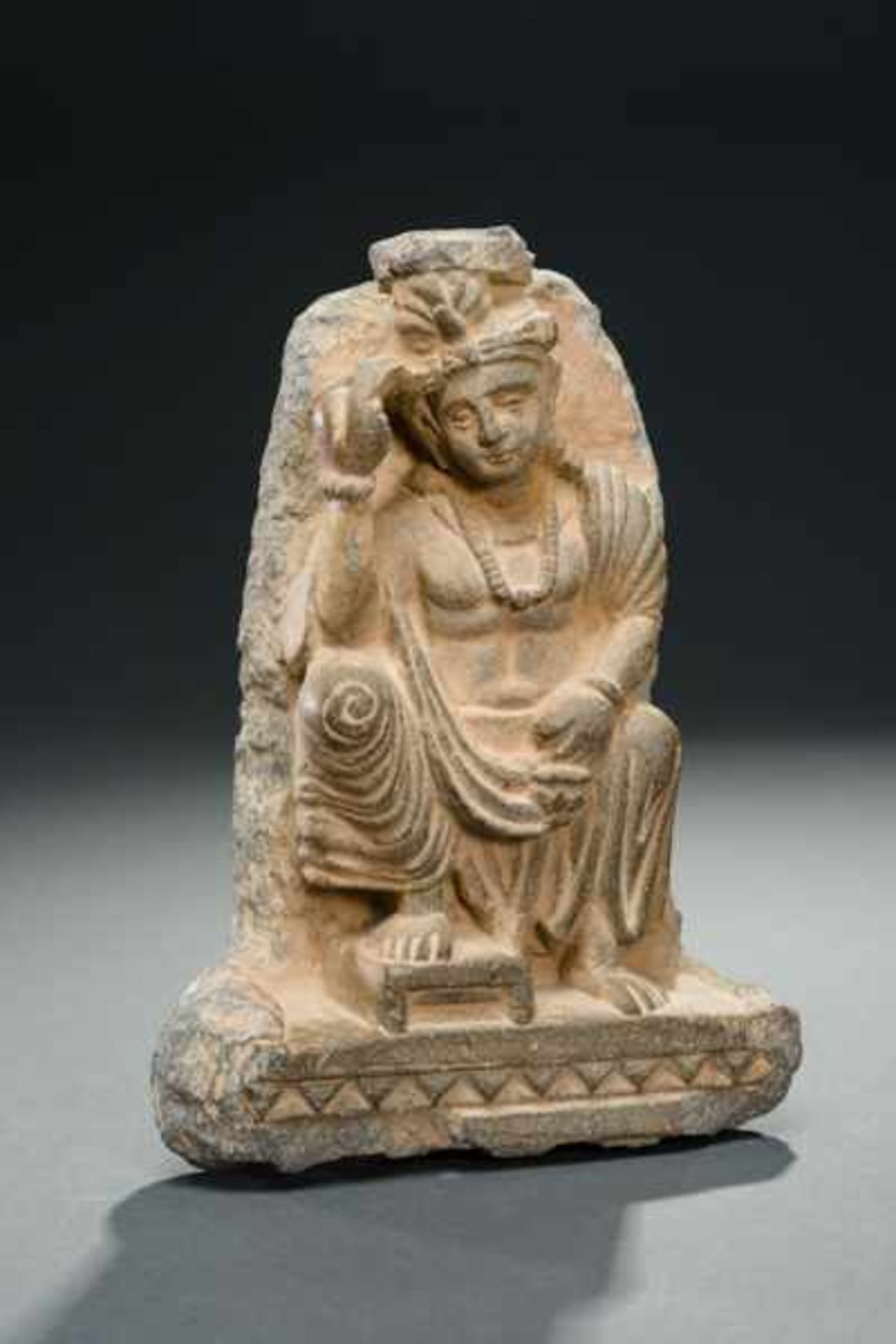 PART OF A FRIEZE DEPICTING SEATED BODHISATTVA Grey slate. Ghandara, ca. 2nd to 3rd cent. Figure of - Image 3 of 5