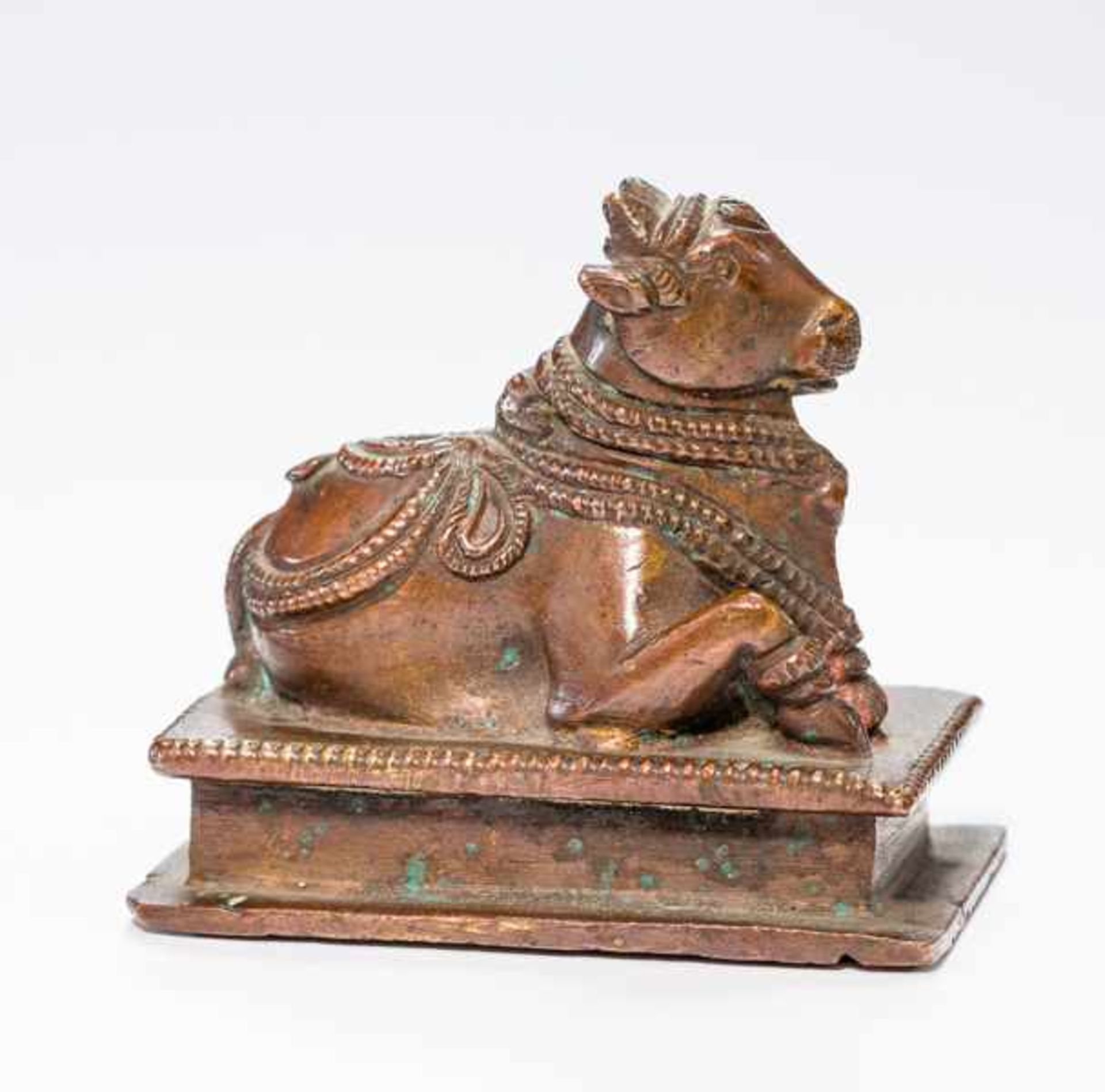 RECLINING NANDI Bronze. Southern India, 17th cent. Nandi (name means “the happy one”) the white - Image 3 of 5