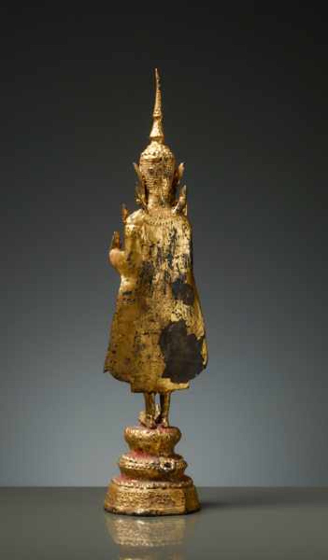 STANDING BUDDHA SHAKYAMUNI Gold-plated lacquer, bronze. Thailand, Ratanakosin, 19th cent.This Buddha - Image 5 of 5