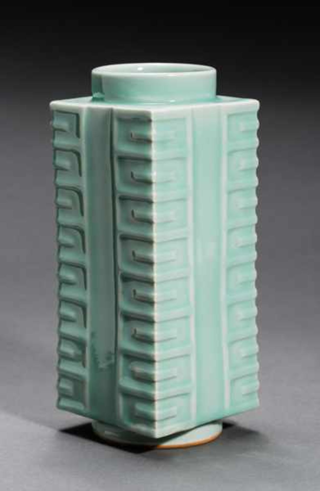 VASE IN THE FORM OF AN ARCHAIC CONG Porcelain with celadon glaze. China, The square, vertical form - Image 2 of 7