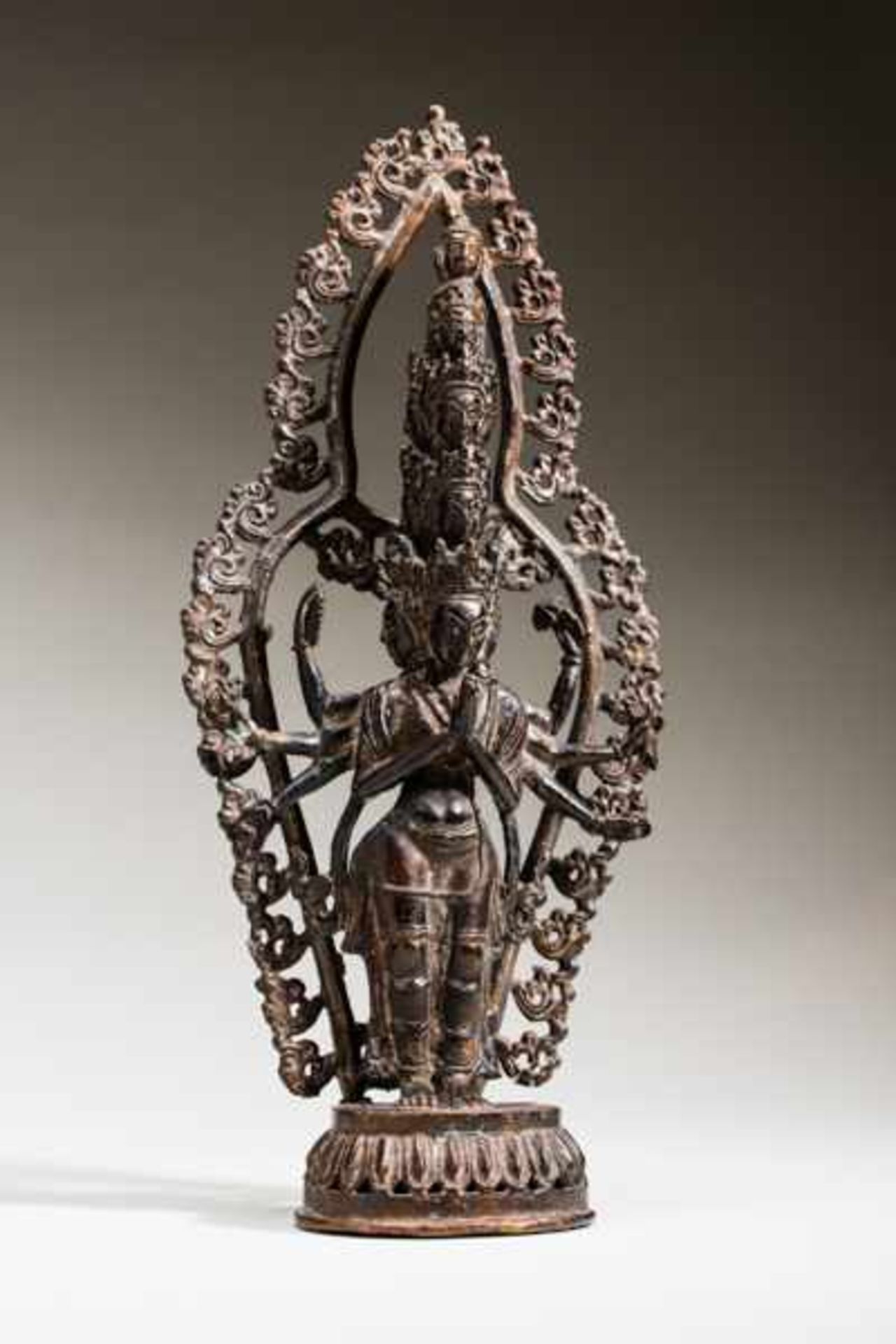 ELEVEN-HEADED LOKESHVARA Bronze. Tibet, ca. 17th cent.This special form of the Bodhisattva, - Image 3 of 7