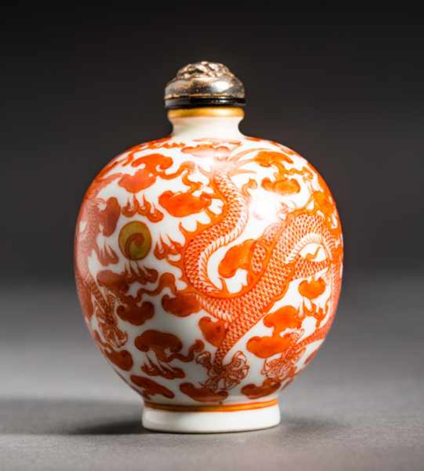 DRAGON AND LONGEVITY MUSHROOM Porcelain, iron red and gold. Stopper: silver or silver-plated stopper - Image 2 of 5