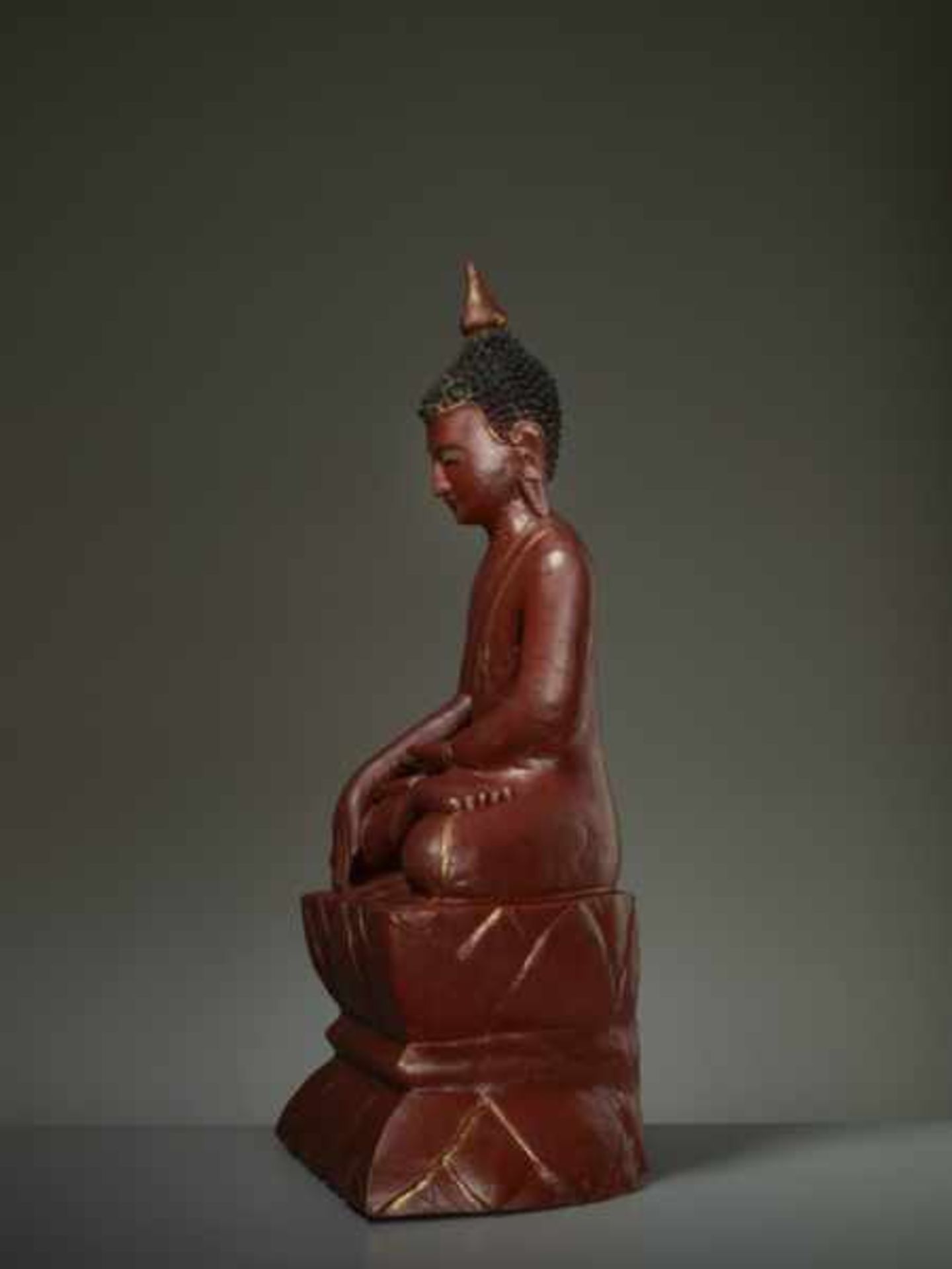 BUDDHA CALLING UPON THE EARTH-GODDESS Wood, lacquer, gilding. Burma, ca. 18th to 19th cent.By - Image 4 of 6