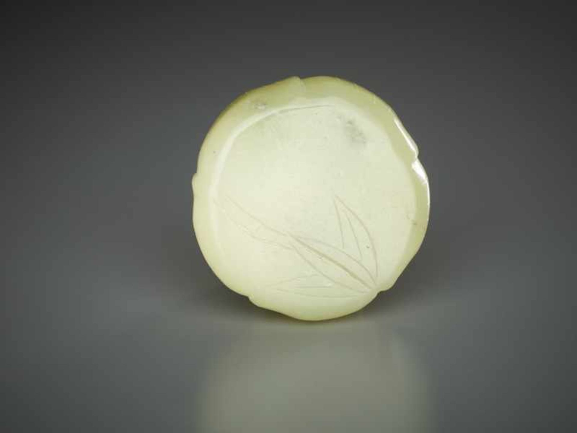 SMALL WATER VESSEL IN LOTUS FORM Jade. China, Qing (1644-1911) to RepublicCircular form of a lotus - Image 3 of 3