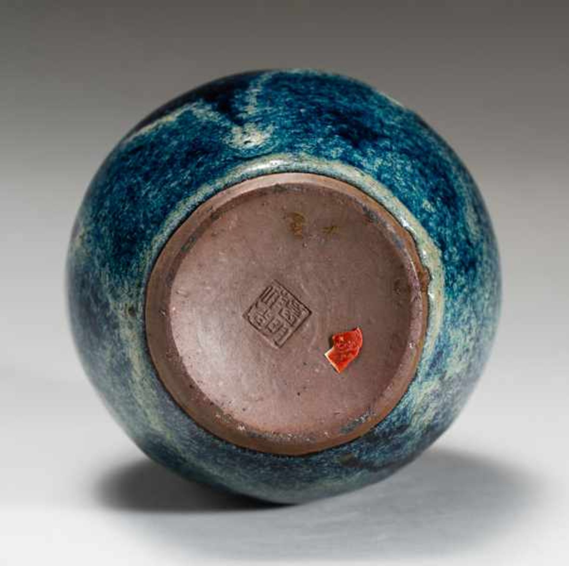 OVAL VASE WITH SPECKLED GLAZE Glazed ceramic. China, The oval vase has no neck and the opening is - Image 5 of 5