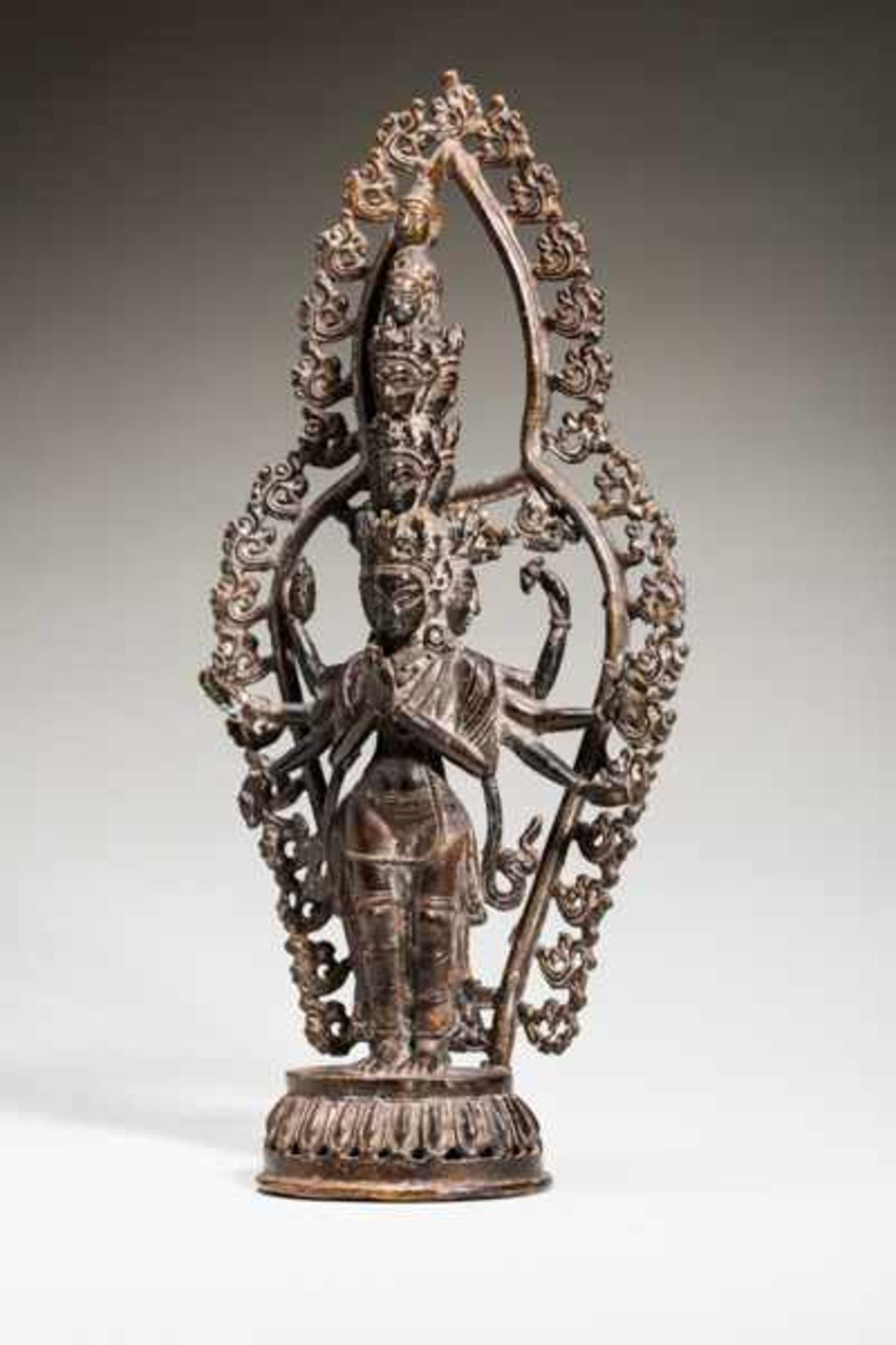 ELEVEN-HEADED LOKESHVARA Bronze. Tibet, ca. 17th cent.This special form of the Bodhisattva, - Bild 4 aus 7