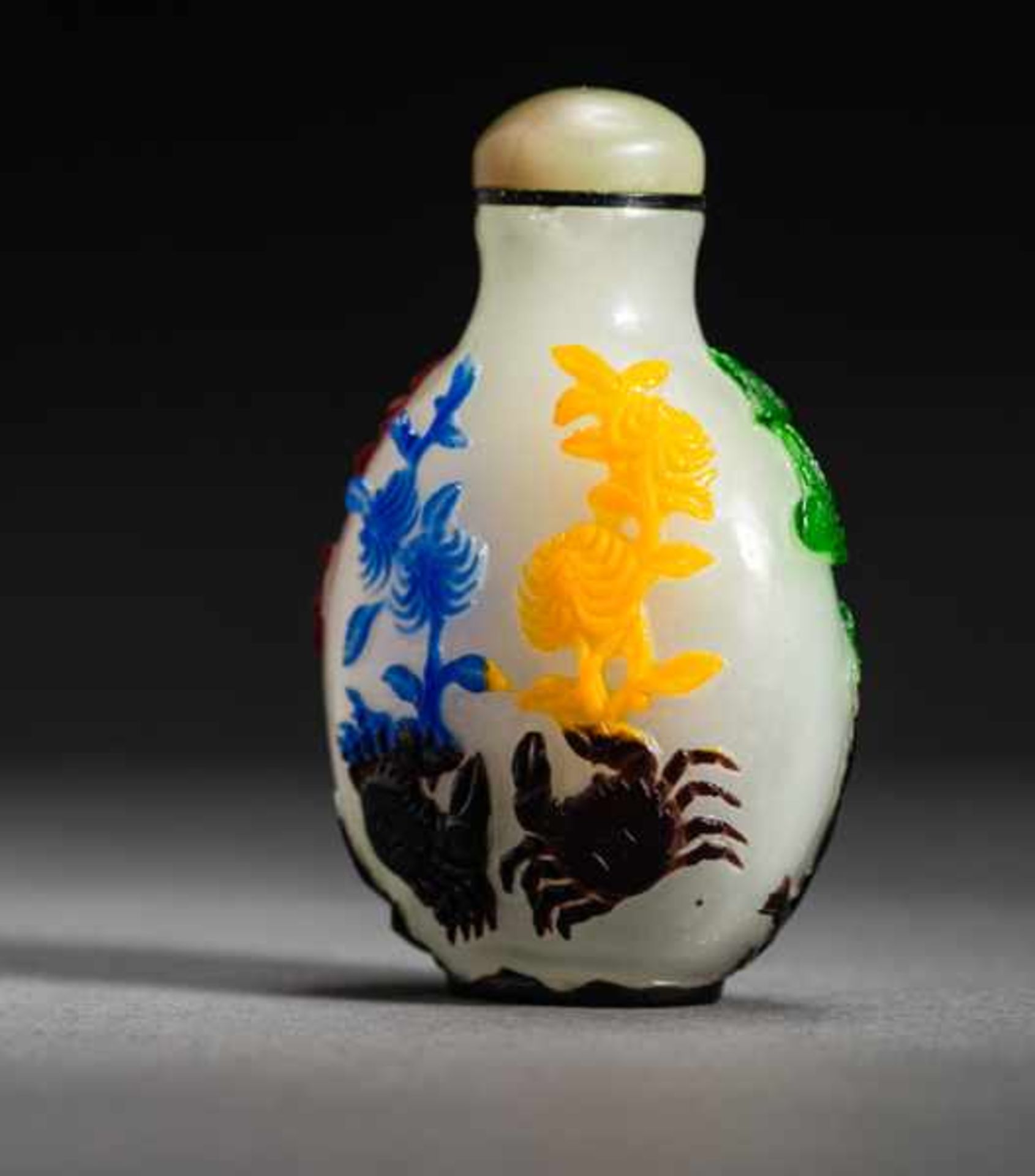 BLOSSOMS, PAVILION, FROGS AND CRABS Colored cameo glass. Stopper: Jade, ivory spoon. China, Round - Image 7 of 7