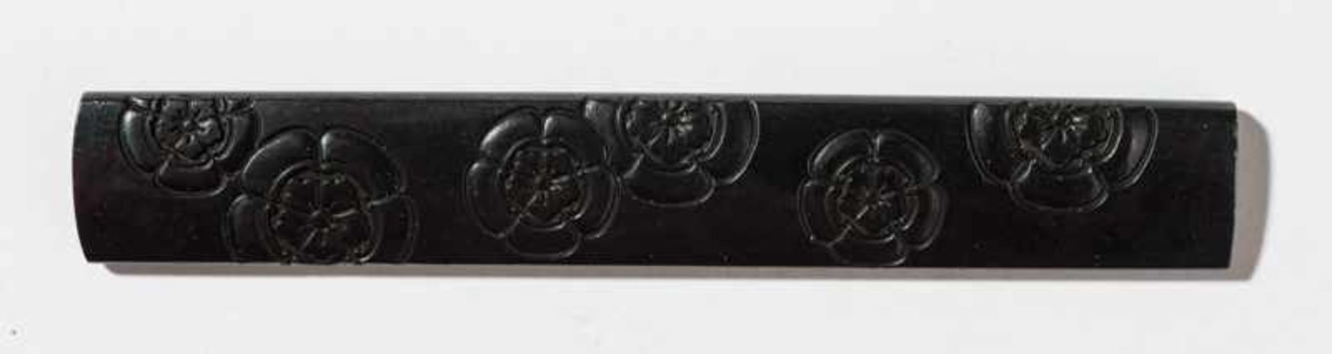 UME BLOSSOMS Shakudo. Japan, 19th cent.Shakudo kozuka decorated with six stylized and prune blossoms