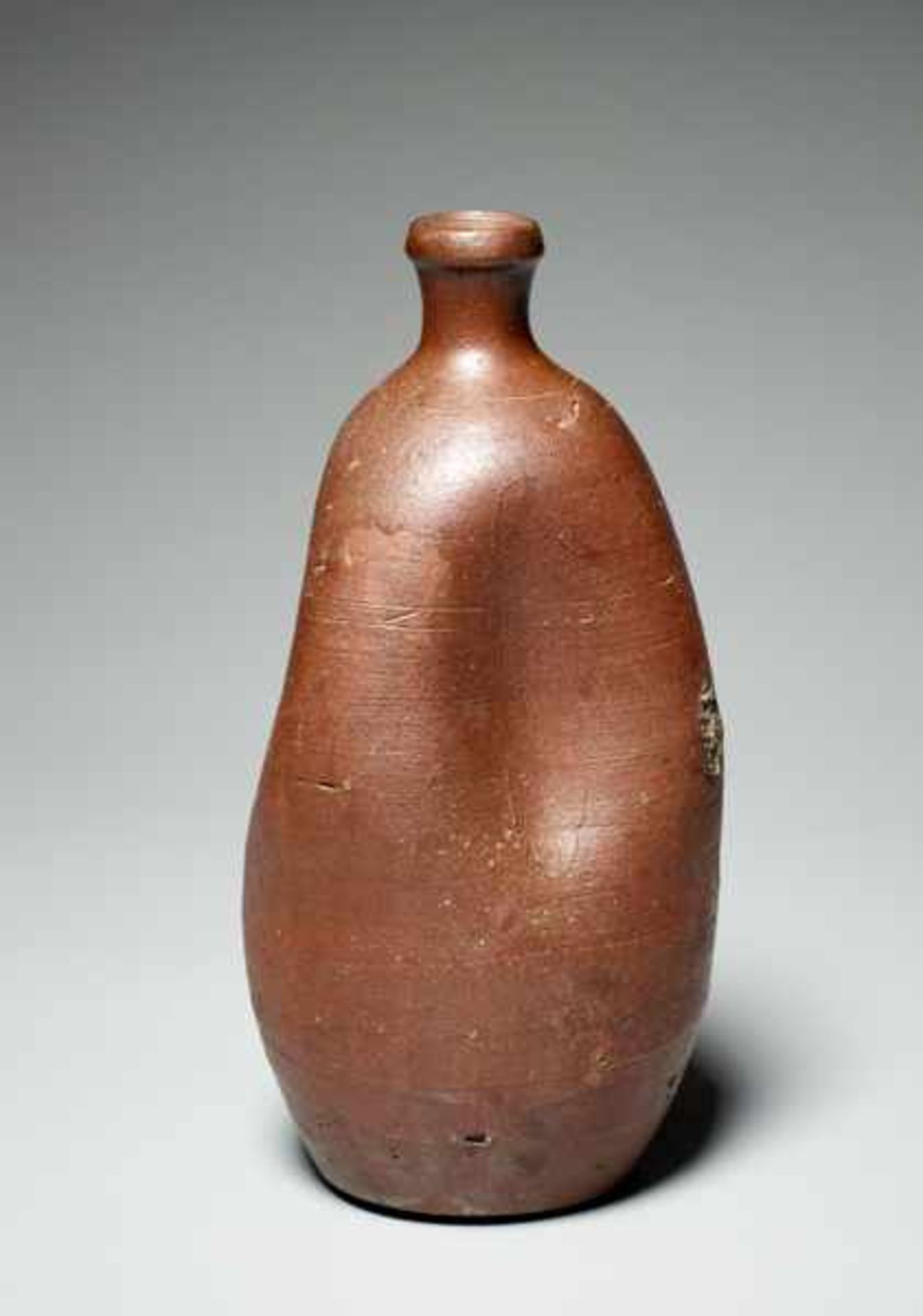 SAKE BOTTLE WITH GOD OF LONG LIFE Glazed ceramic. Japan, ca. 19th cent. to Meiji and laterA - Image 3 of 6