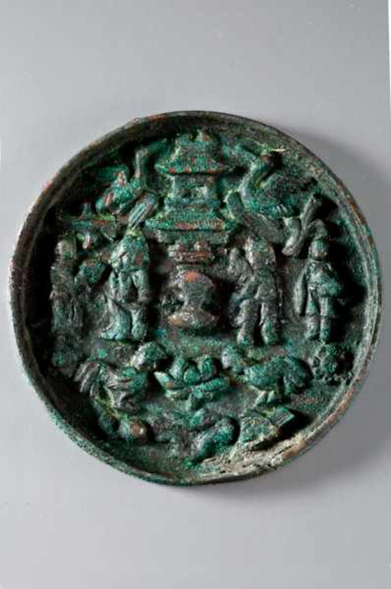 MIRROR WITH PAGODA, BIRDS AND FIGURES Bronze. China, in the style of Yuan-dynastyCircular form, bowl