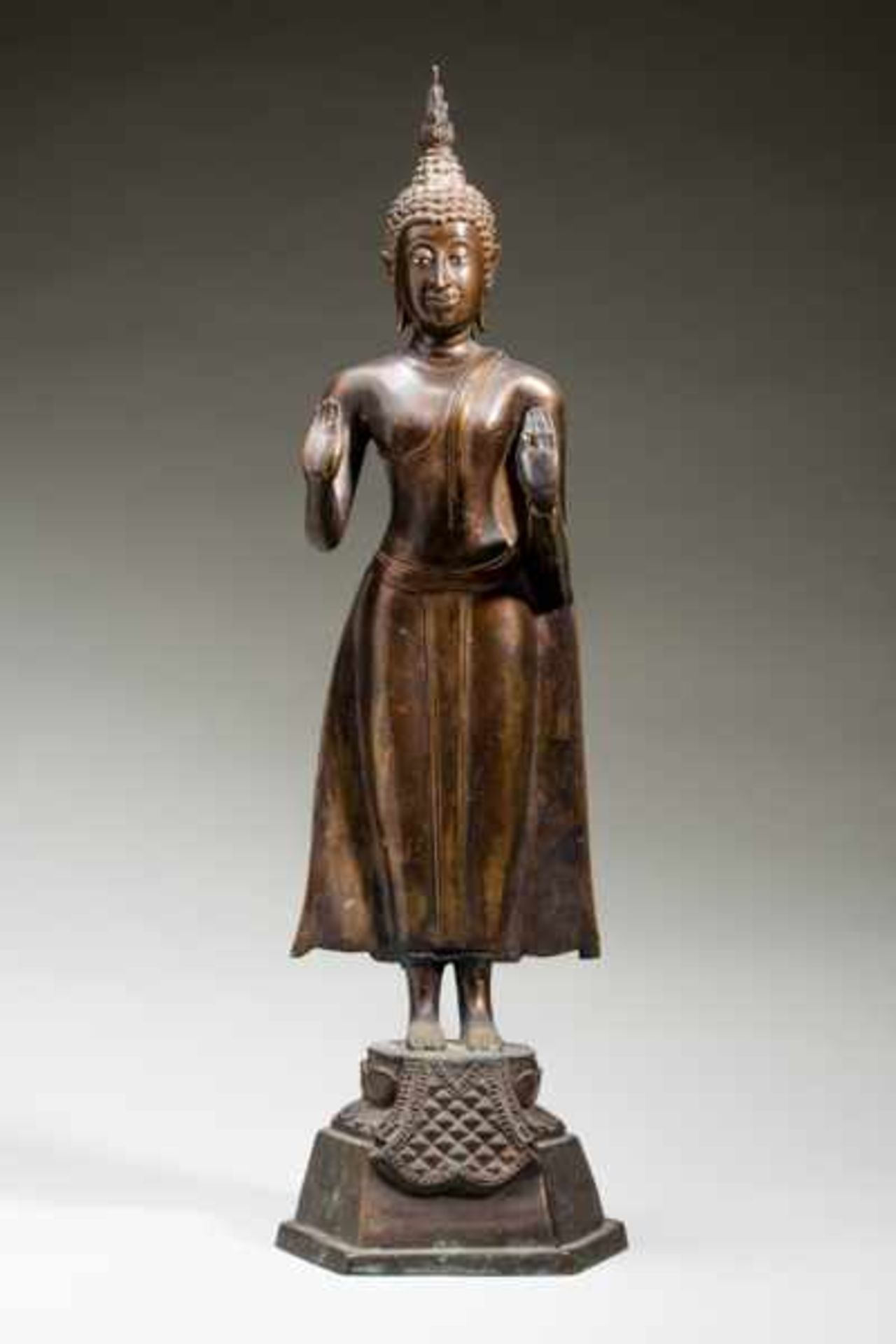 STANDING BUDDHA SHAKYAMUNI Bronze. Thailand bis Lanna, ca. 18th to 19th cent.This depiction in the