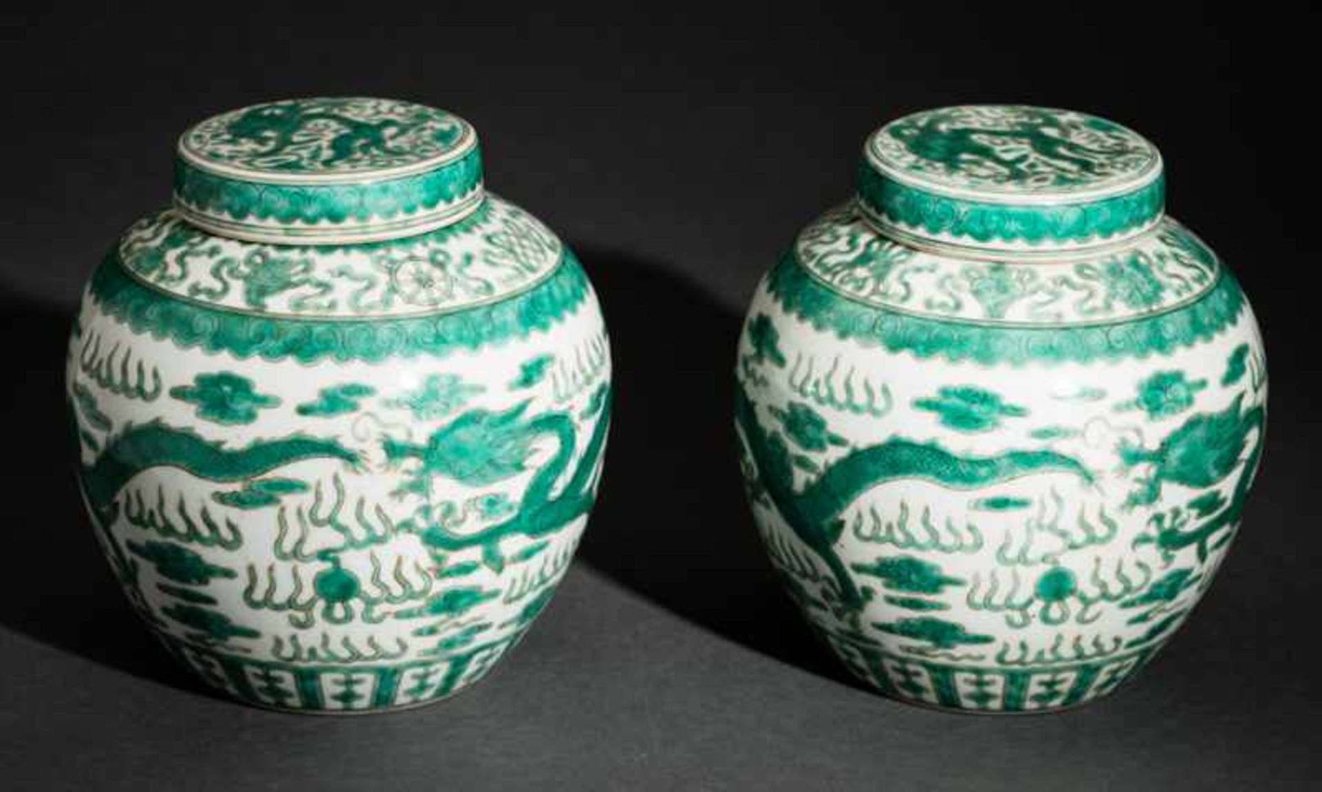 PAIR OF VASES WITH LIDS FEATURING DRAGONS AND GOOD-LUCK SYMBOLS Porcelain with enamel paint. - Image 2 of 4