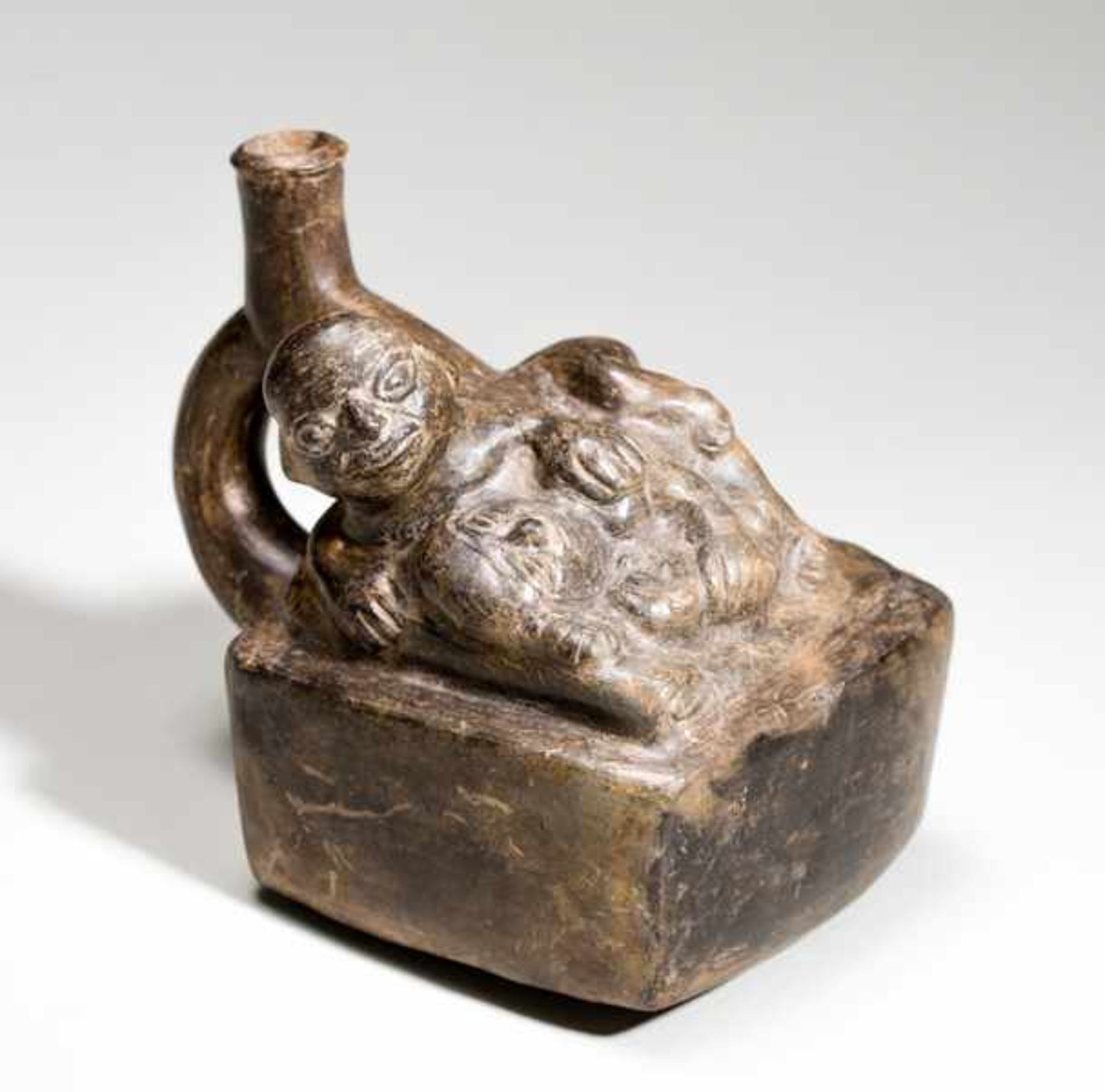 VESSEL WITH TWO LOVERS AND CHILD Terracotta. Moche, ca. 4th cent. (TL-tested)This unusual piece - Image 2 of 6