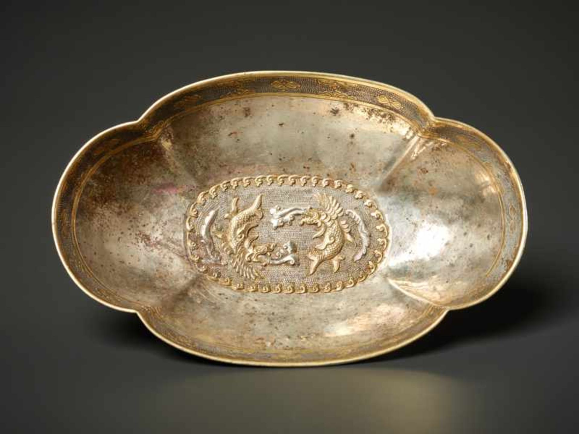 BOWL WITH FISH-DRAGON DECOR Silver and gilding. China, probably Tang-dynasty (618 - 907)Powerful,