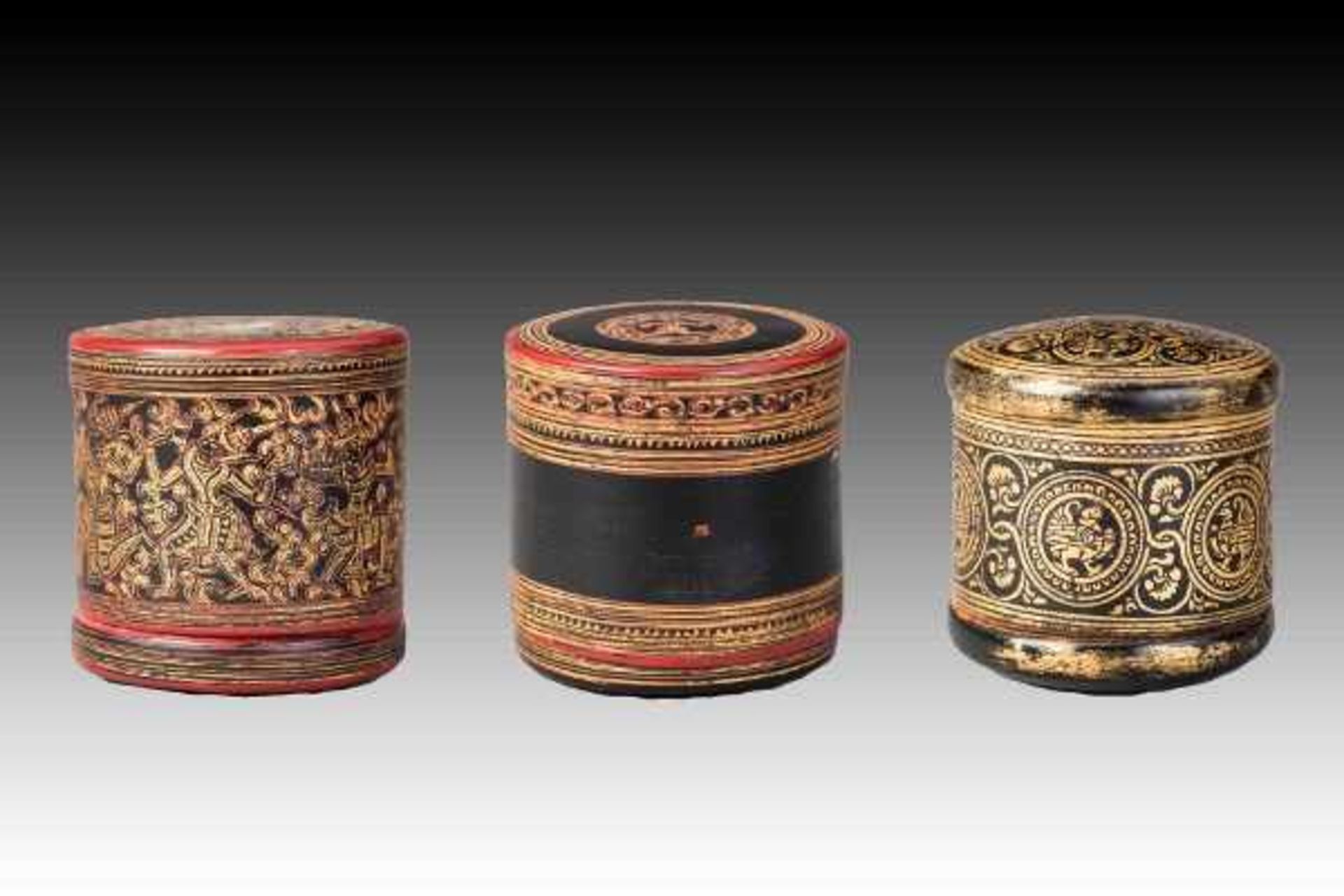 THREE ROUND BOXES WITH LIDS Bamboo, wood, lacquer and gilding. Burma, Three very nice, small boxes