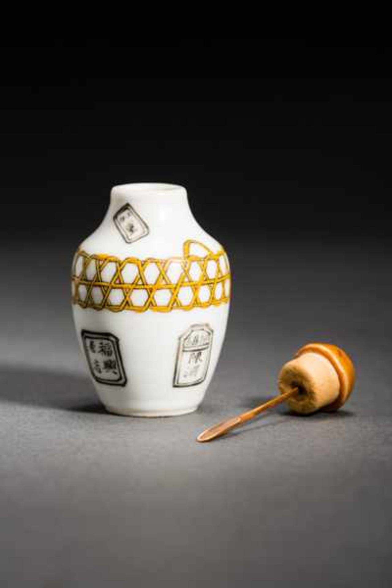 HAPPINESS, LONG LIFE AND OLD WINE Porcelain. Stopper: porcelain stopper featuring the stylized - Image 7 of 7