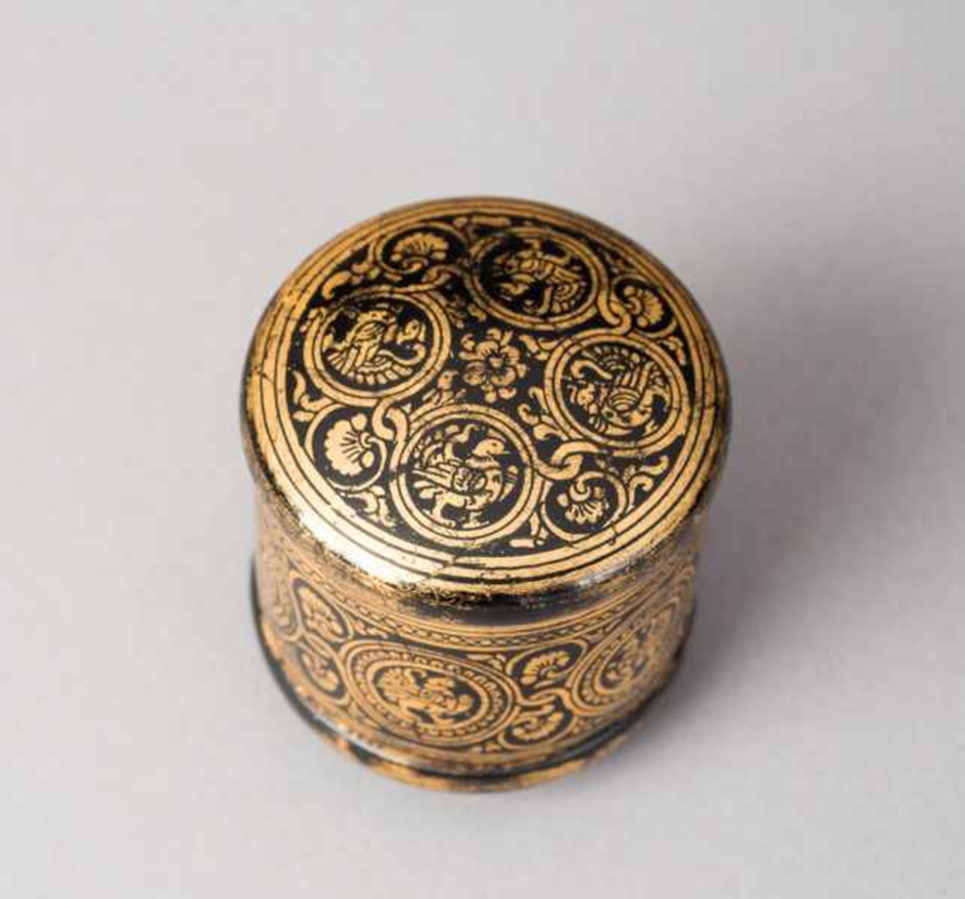 THREE ROUND BOXES WITH LIDS Bamboo, wood, lacquer and gilding. Burma, Three very nice, small boxes - Image 7 of 9