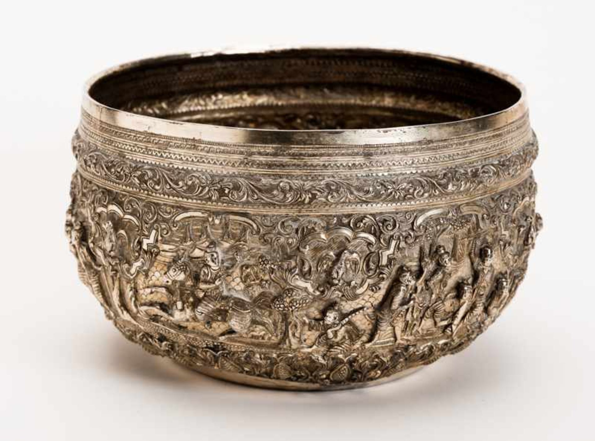 DEEP DECORATIVE BOWL WITH FIGURATIVE SCENCES Copper alloy, silver-plated. Burma, first half of - Image 3 of 6